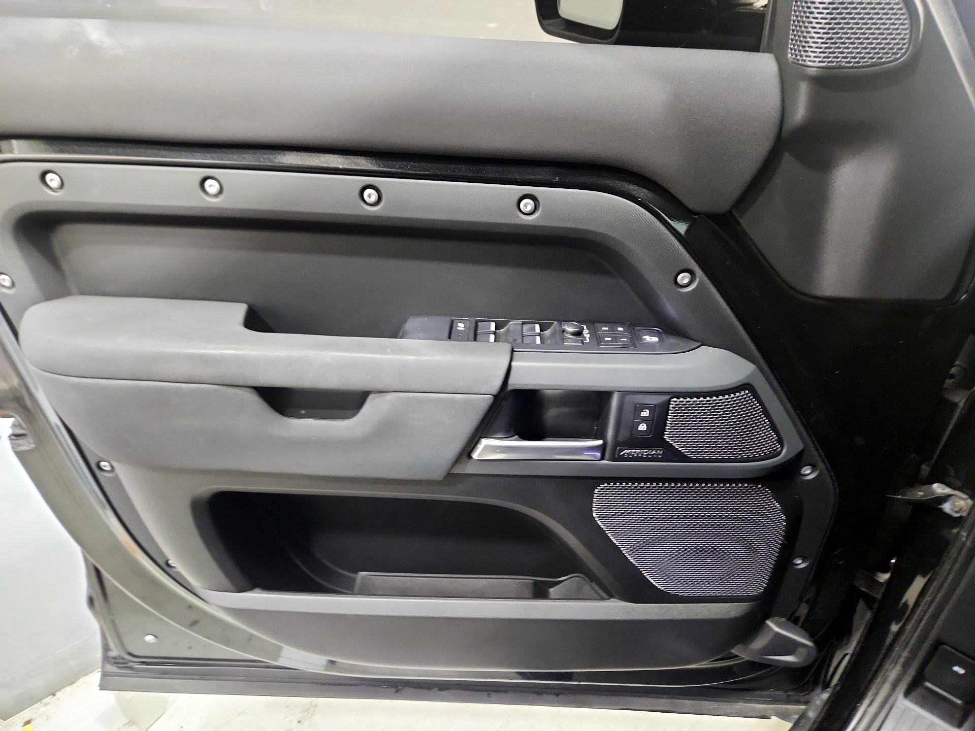 Thumbnail: 2022 Land Rover Defender - 12