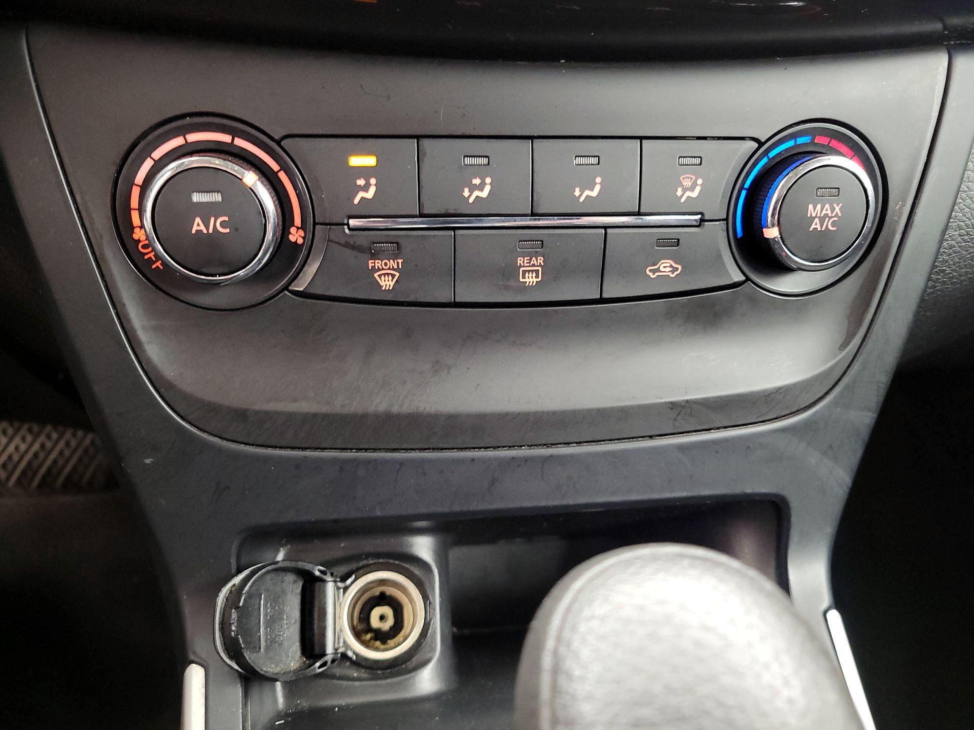 Thumbnail: 2019 Nissan Sentra - 16