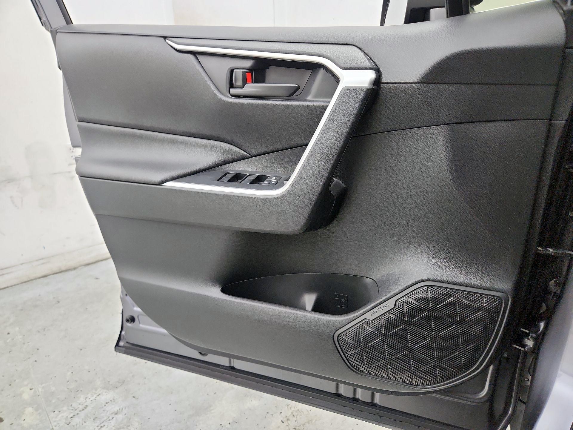 Thumbnail: 2019 Toyota RAV4 - 12