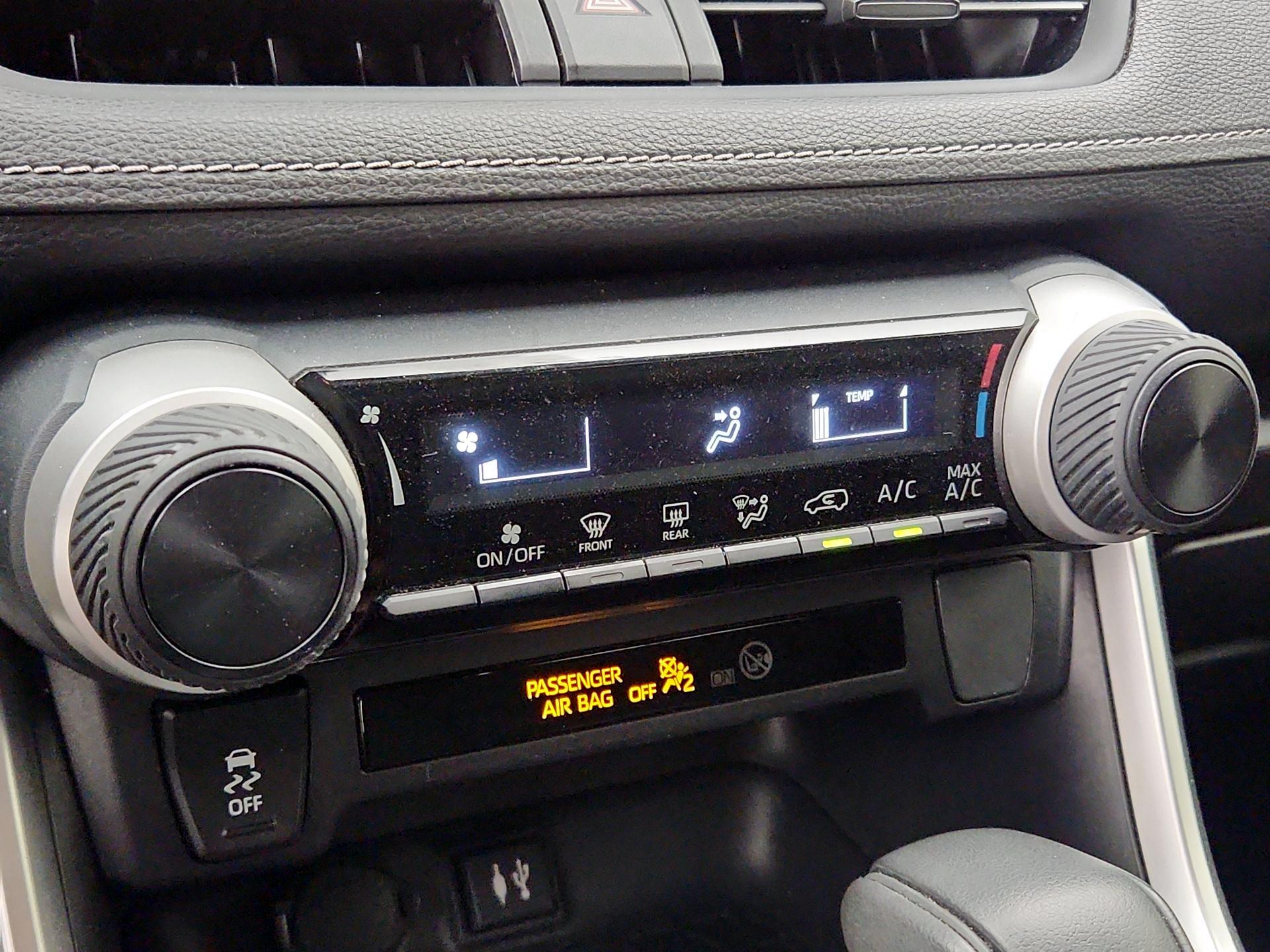 Thumbnail: 2019 Toyota RAV4 - 16