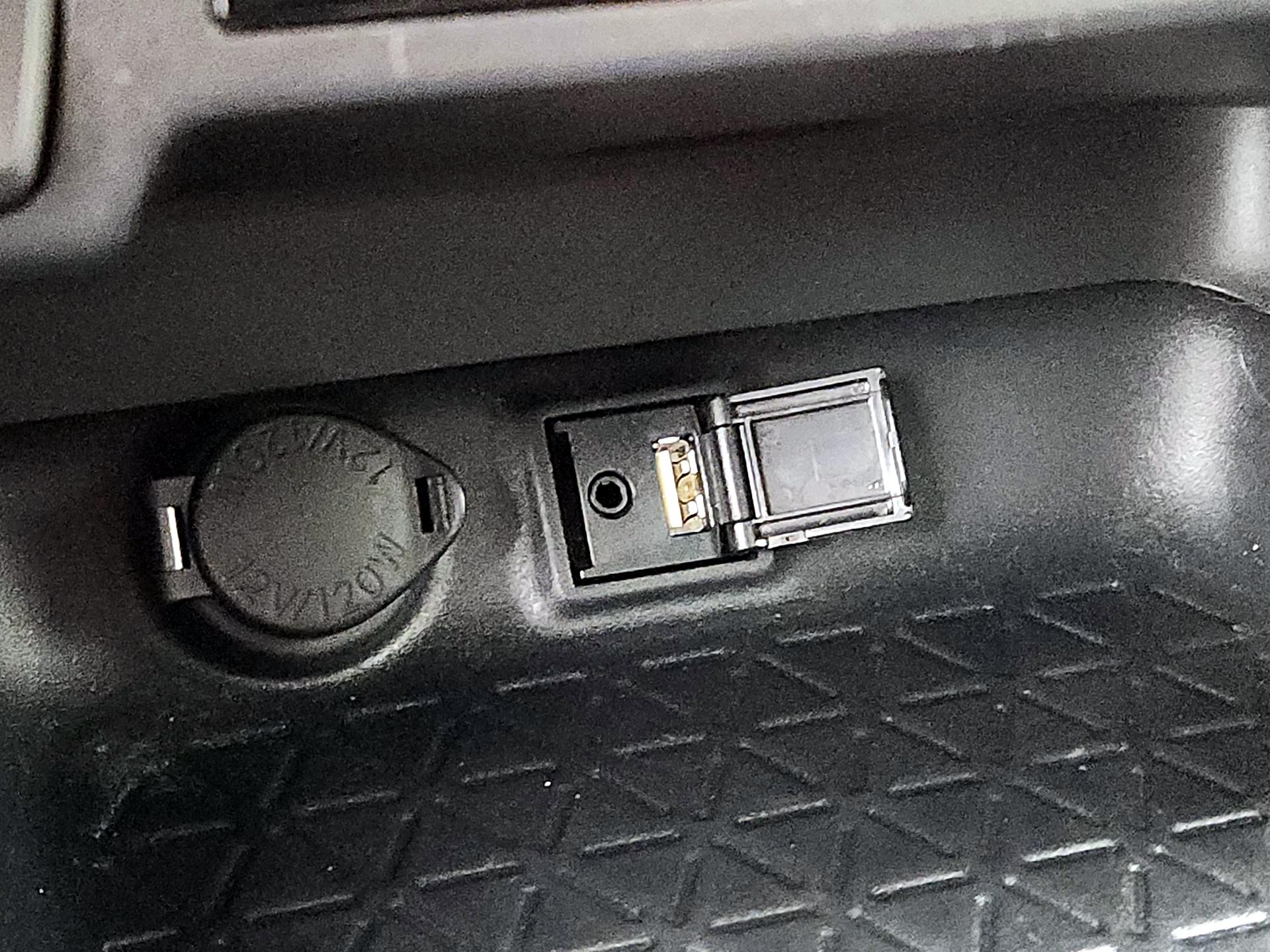 Thumbnail: 2019 Toyota RAV4 - 18