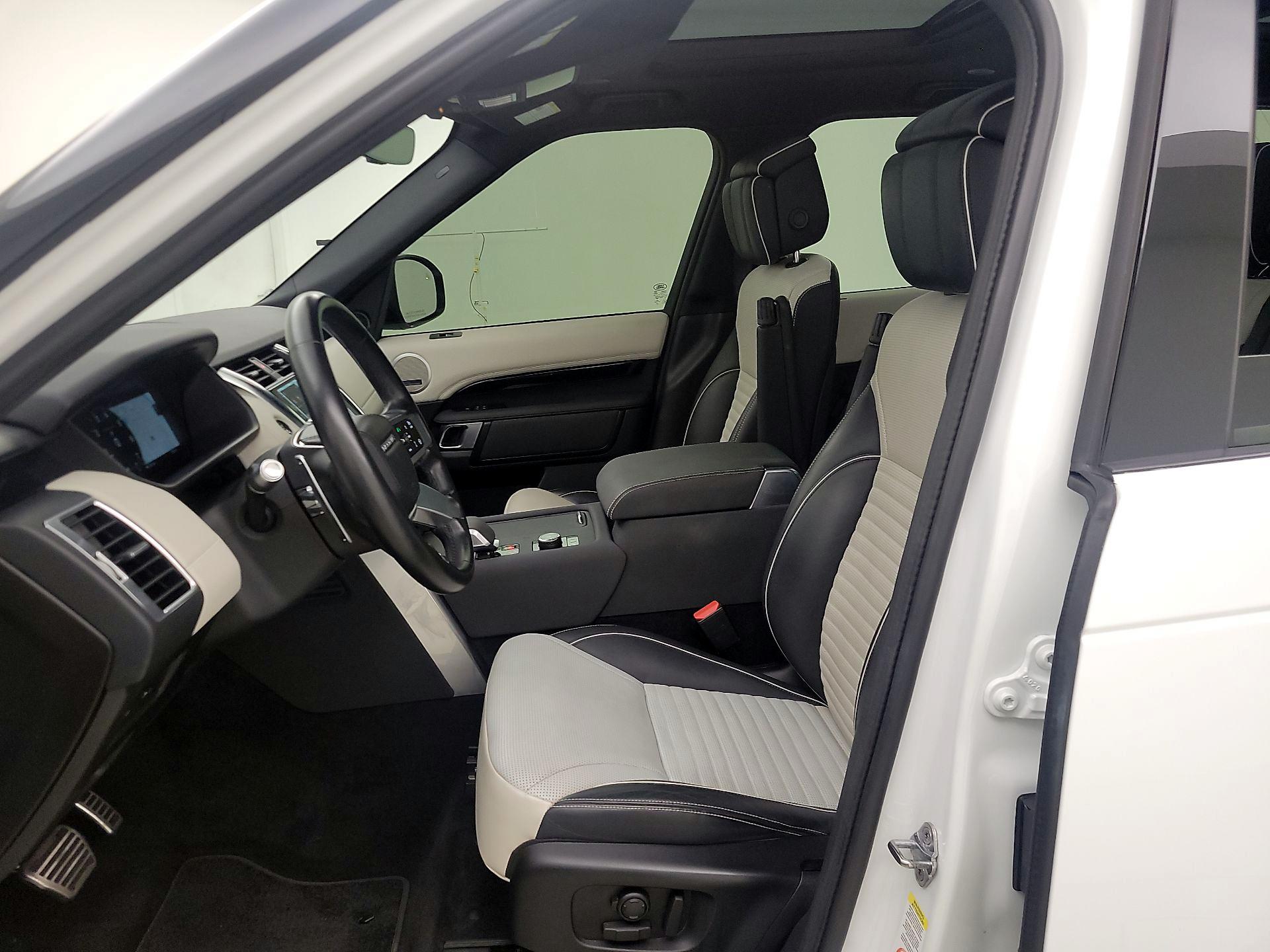 Thumbnail: 2022 Land Rover Discovery - 11