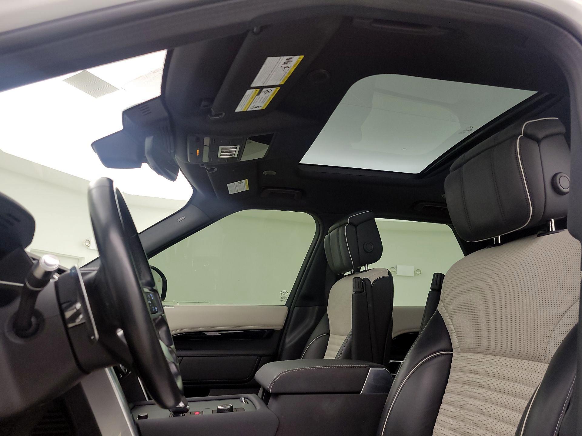 Thumbnail: 2022 Land Rover Discovery - 20