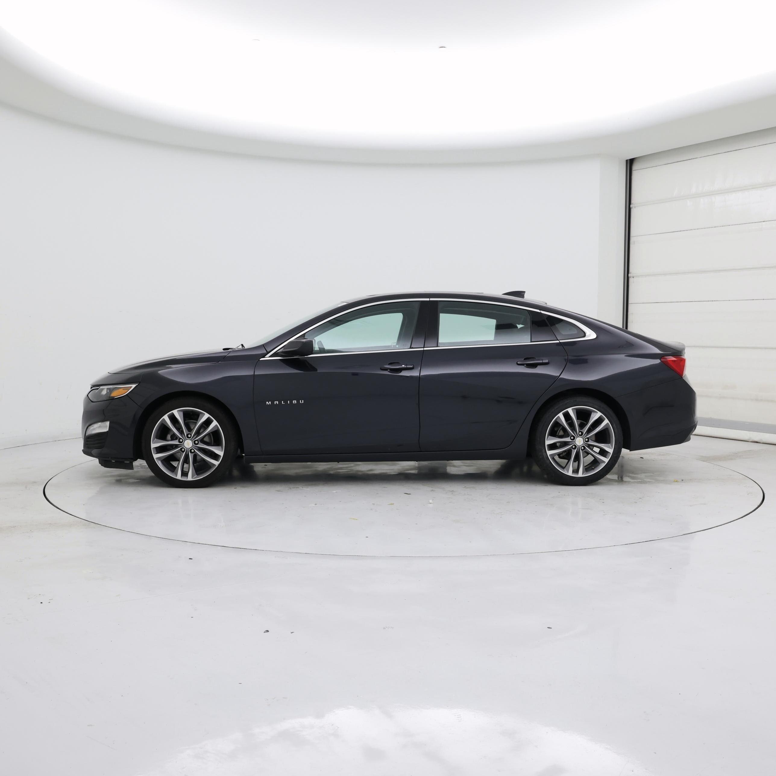 Thumbnail: 2023 Chevrolet Malibu - 3