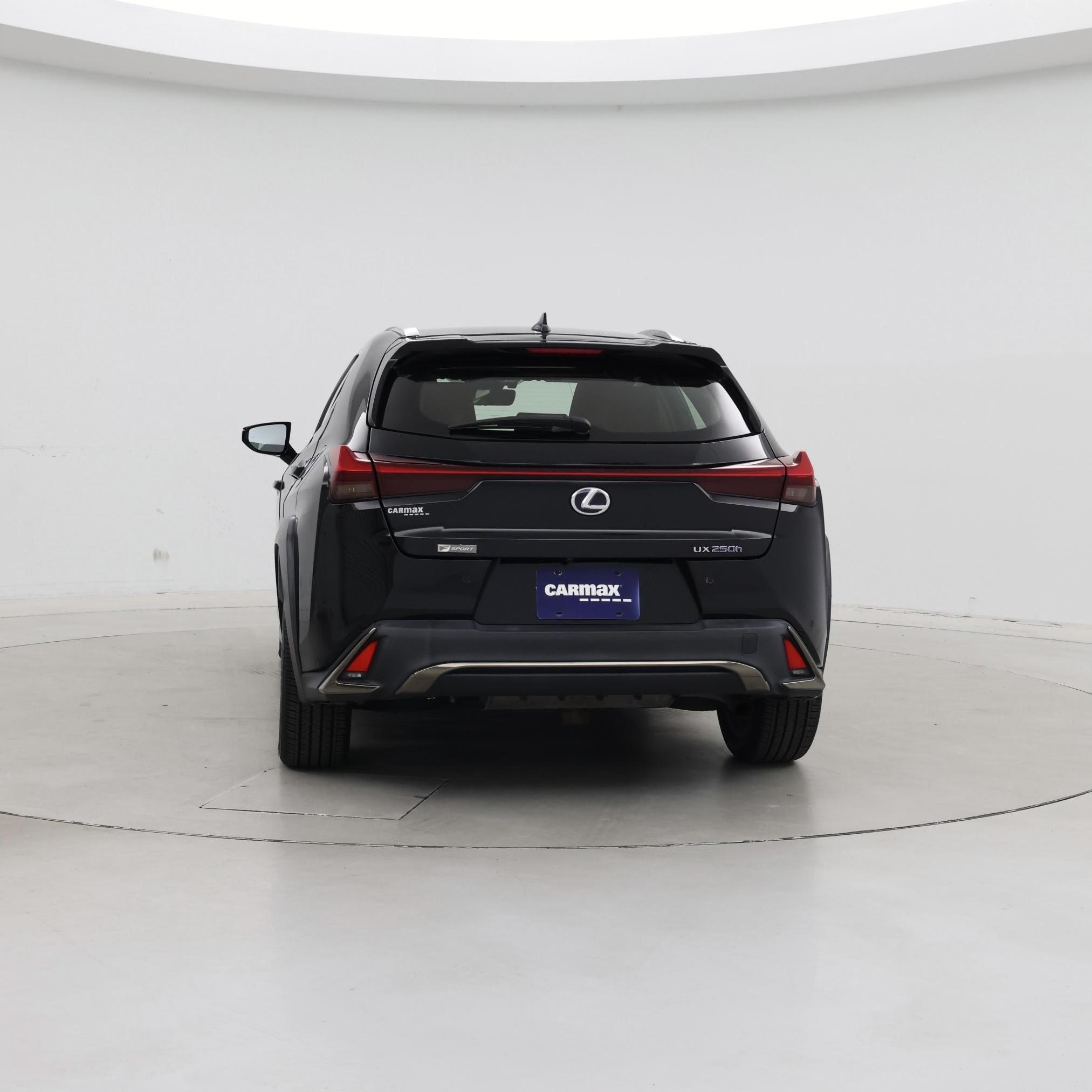 Thumbnail: 2020 Lexus UX - 6