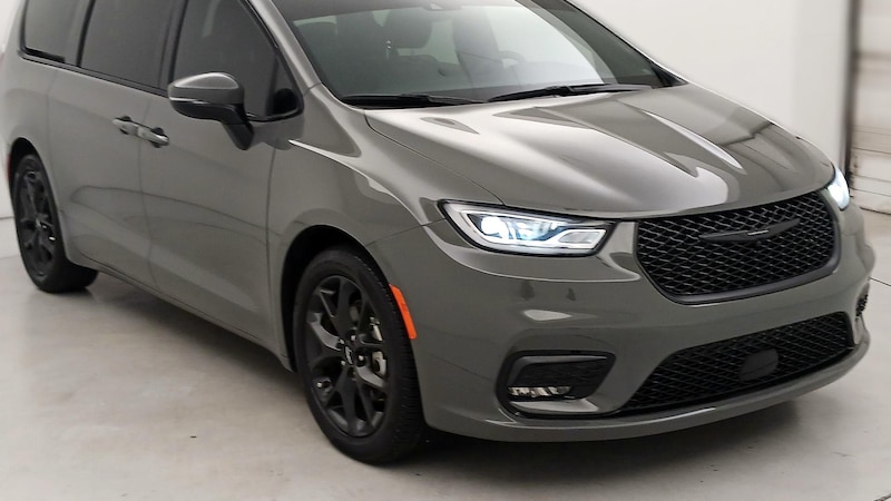 2023 Chrysler Pacifica Touring L Hero Image