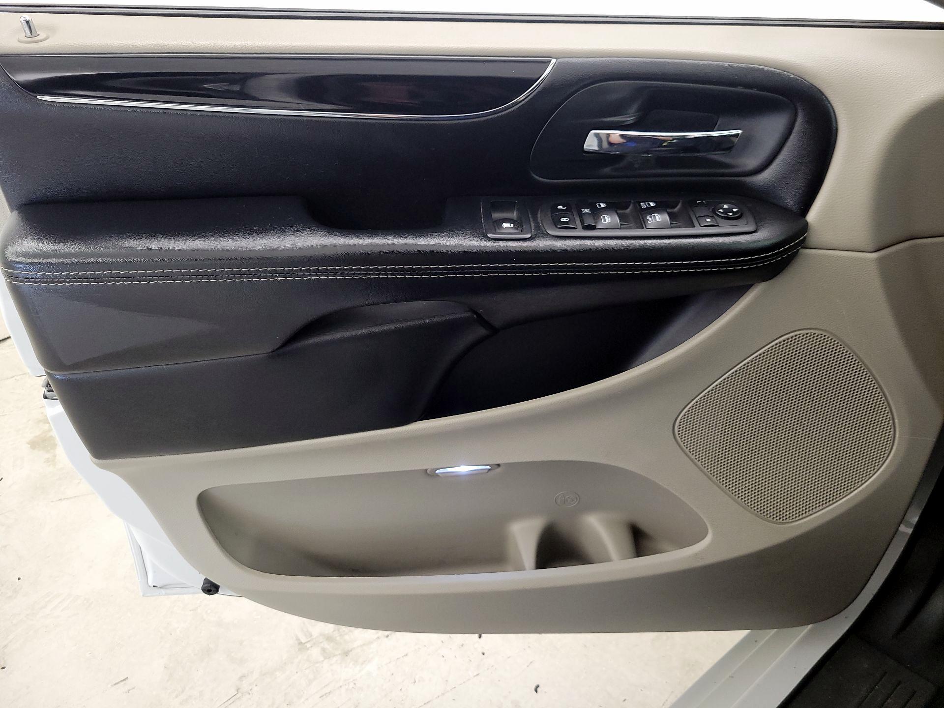 Thumbnail: 2019 Dodge Grand Caravan - 12