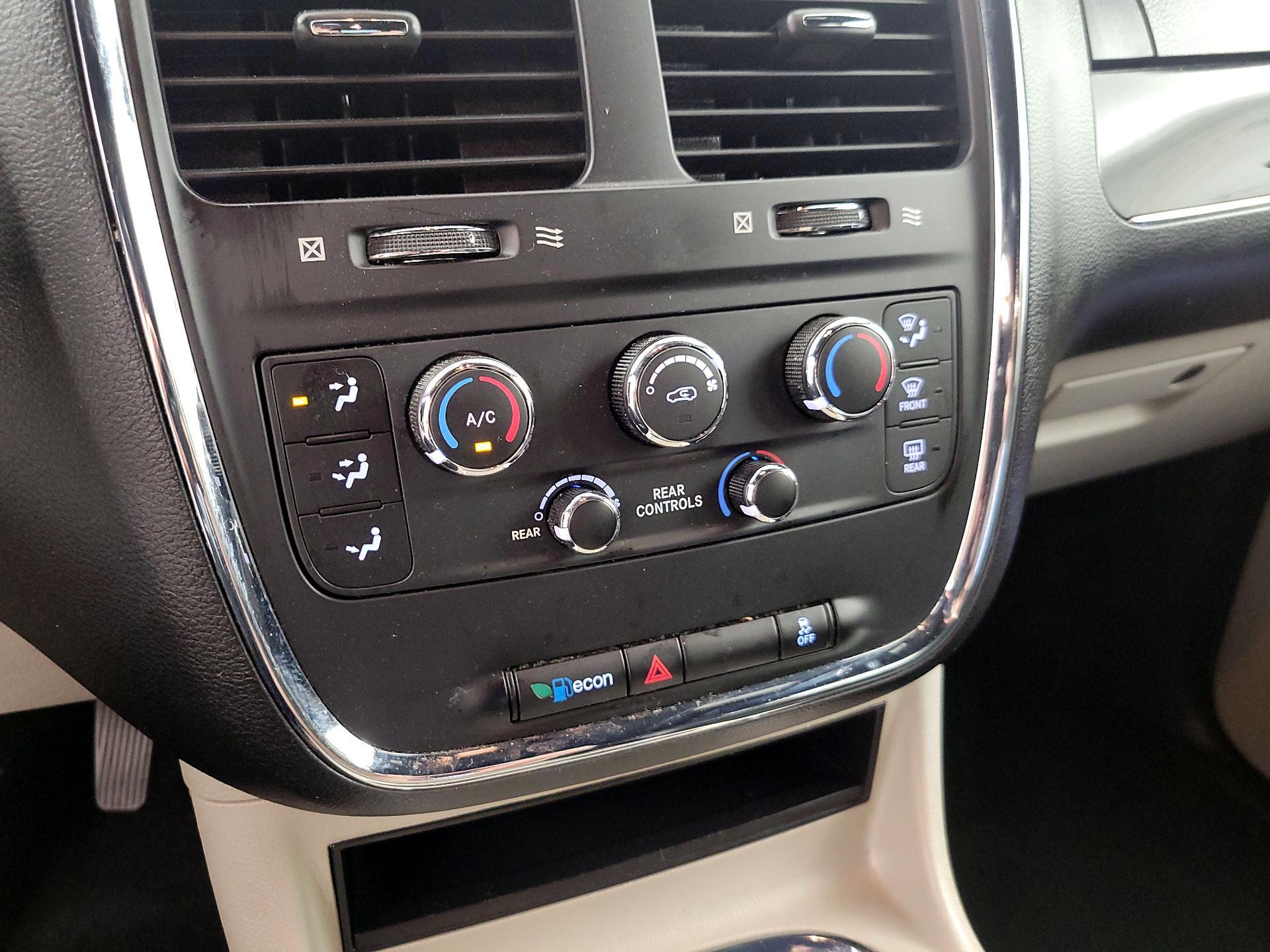 Thumbnail: 2019 Dodge Grand Caravan - 16