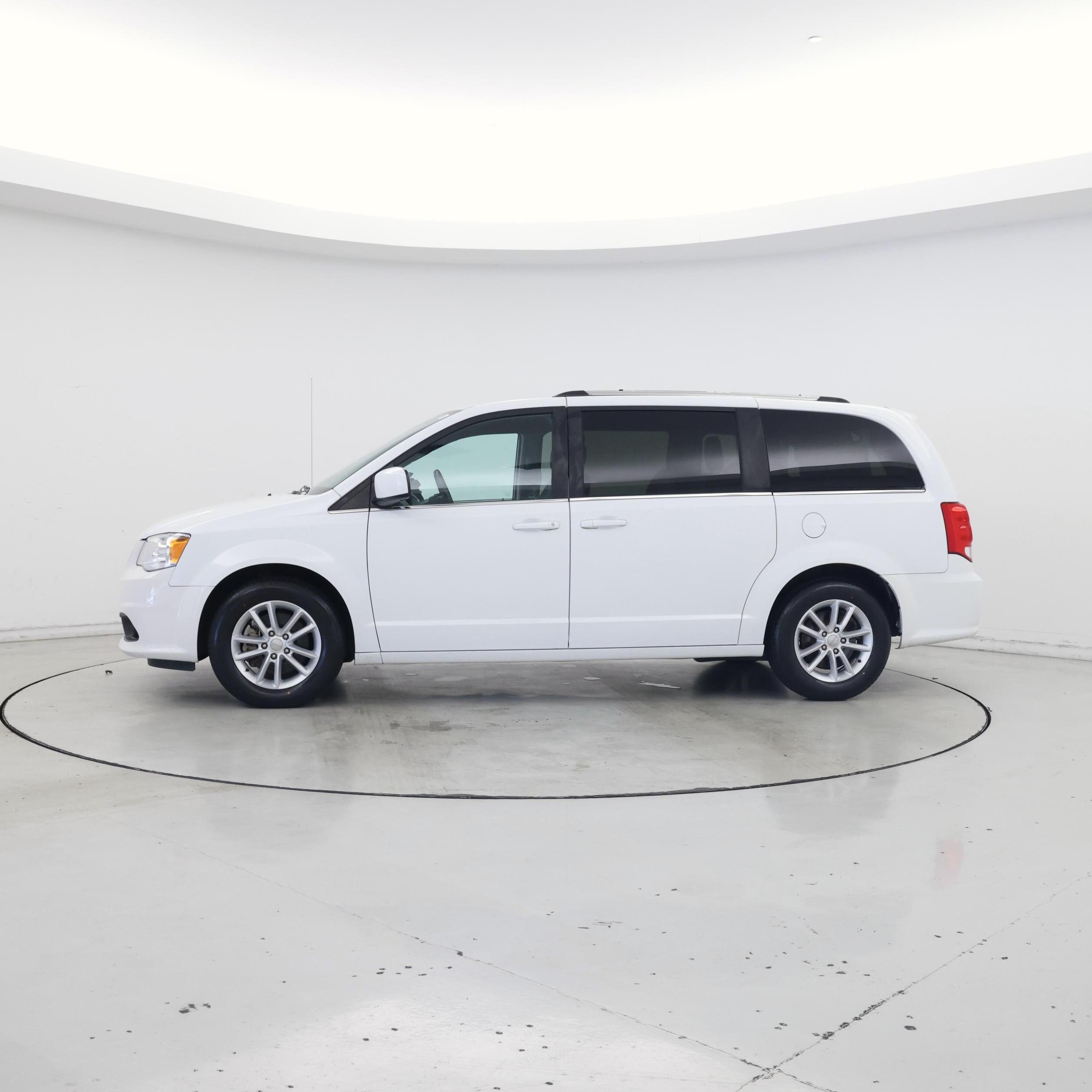 Thumbnail: 2019 Dodge Grand Caravan - 3