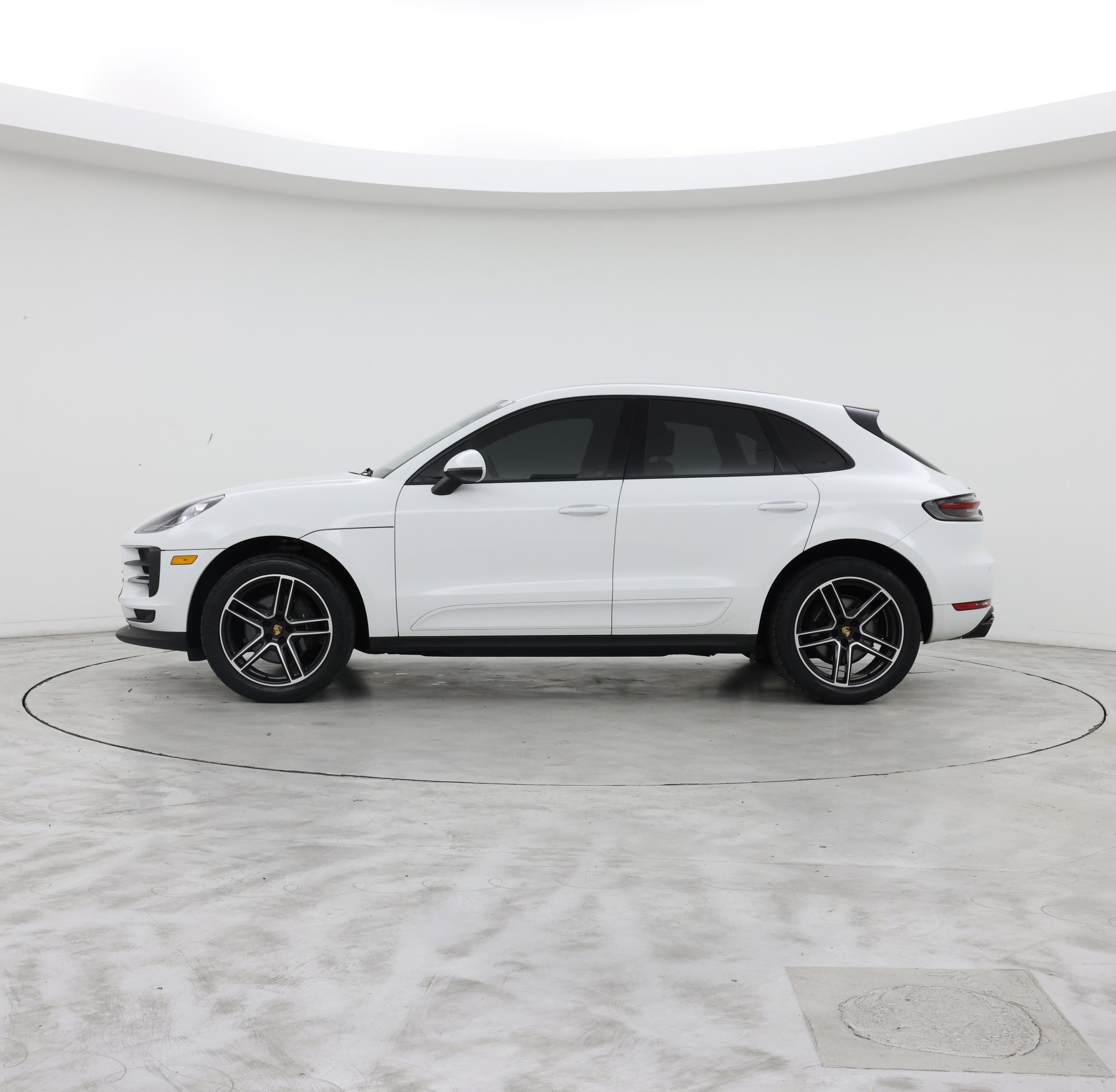 Thumbnail: 2020 Porsche Macan - 3