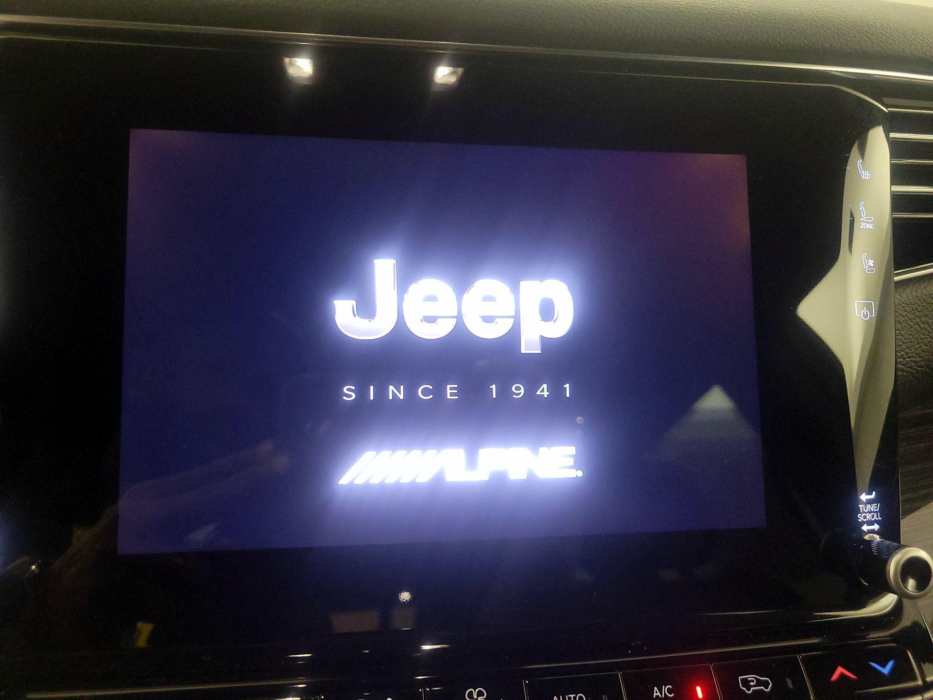Thumbnail: 2022 Jeep Wagoneer - 16