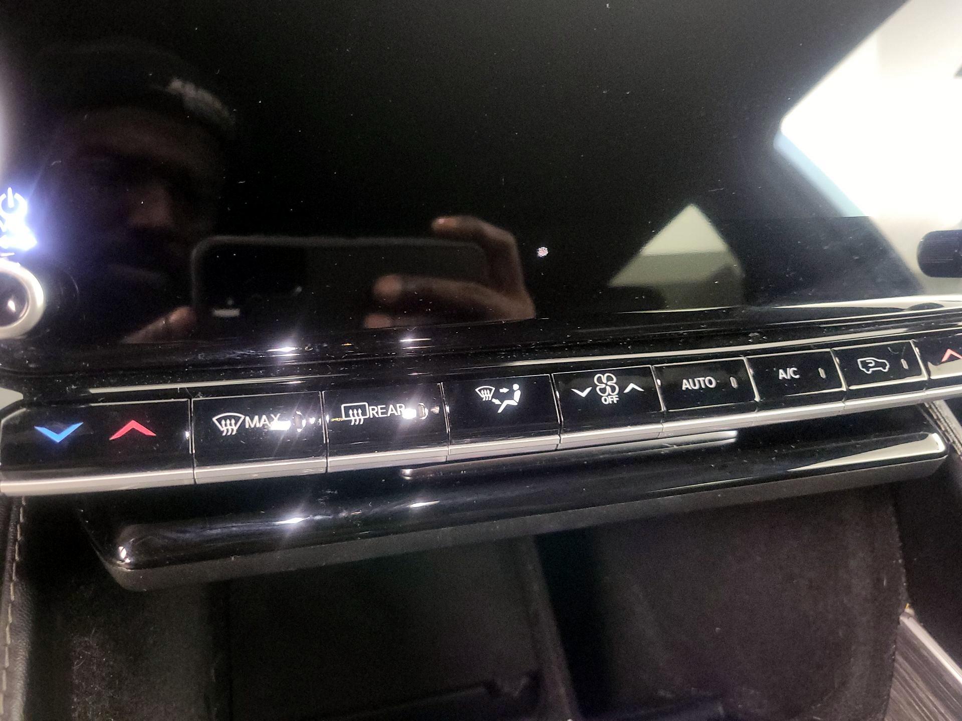 Thumbnail: 2022 Jeep Wagoneer - 17