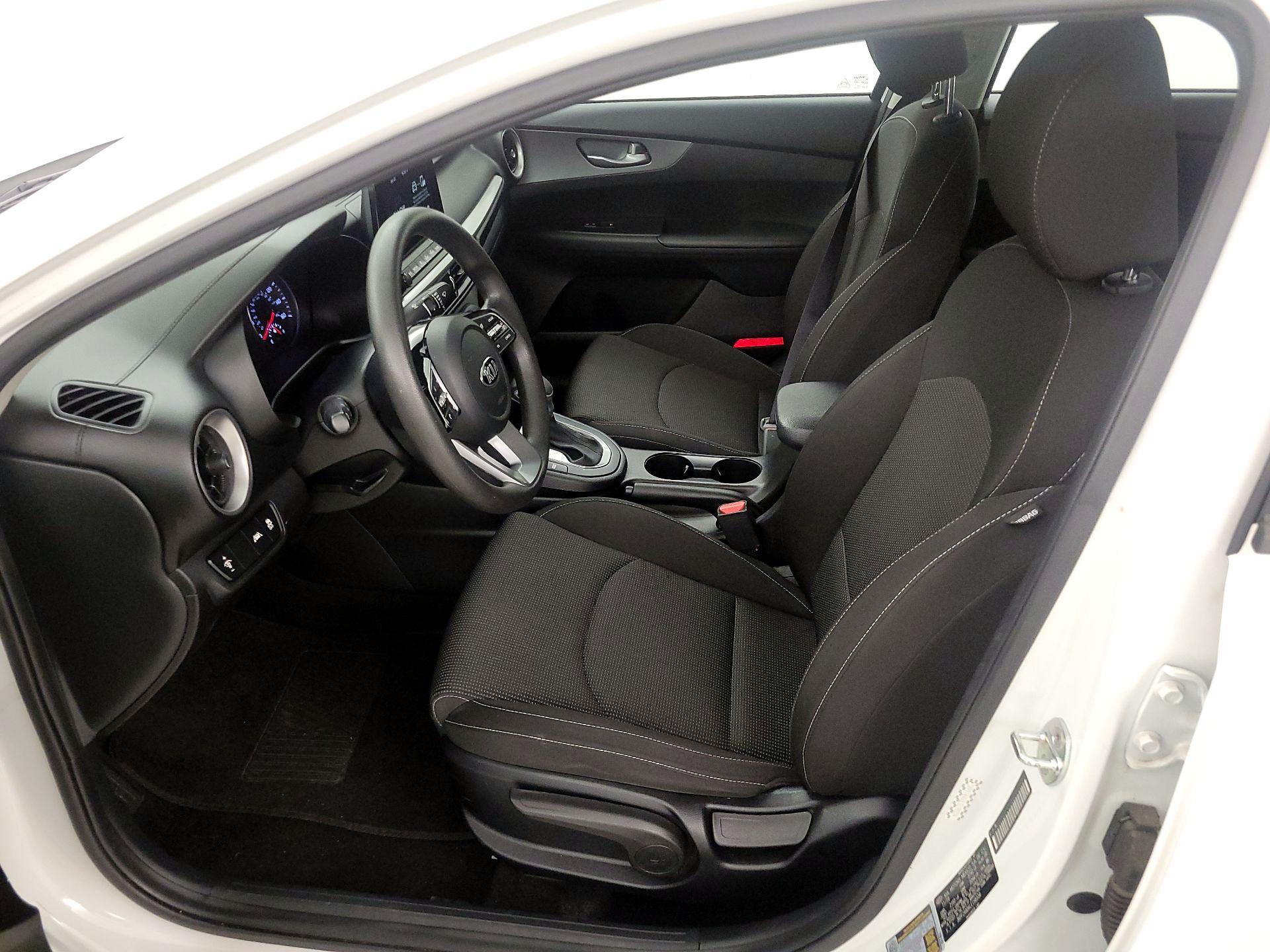 Thumbnail: 2020 Kia Forte - 9