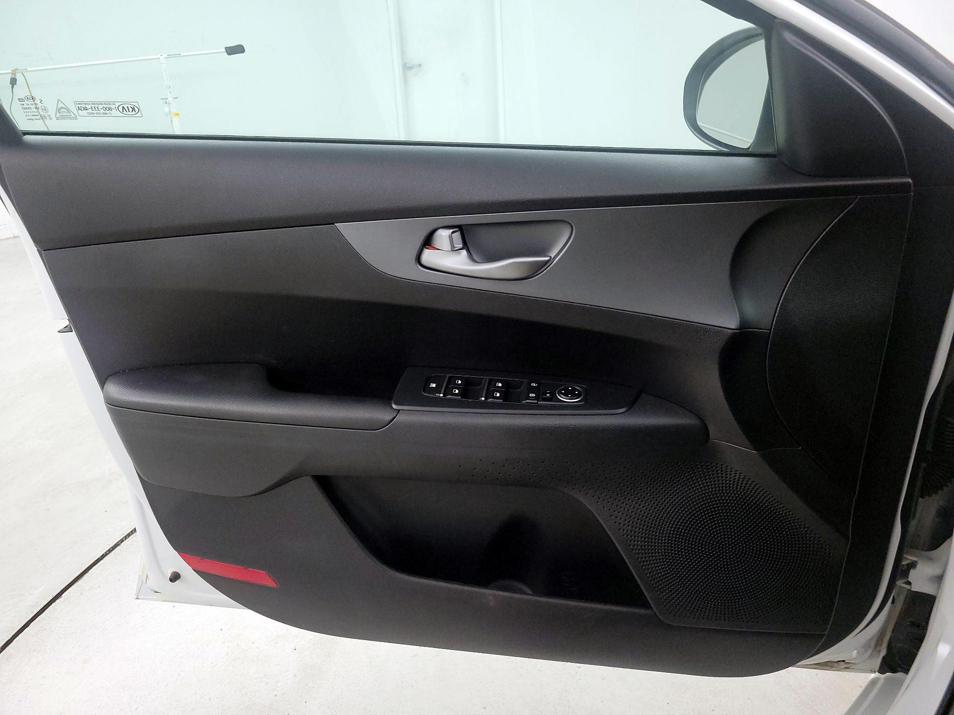 Thumbnail: 2020 Kia Forte - 10