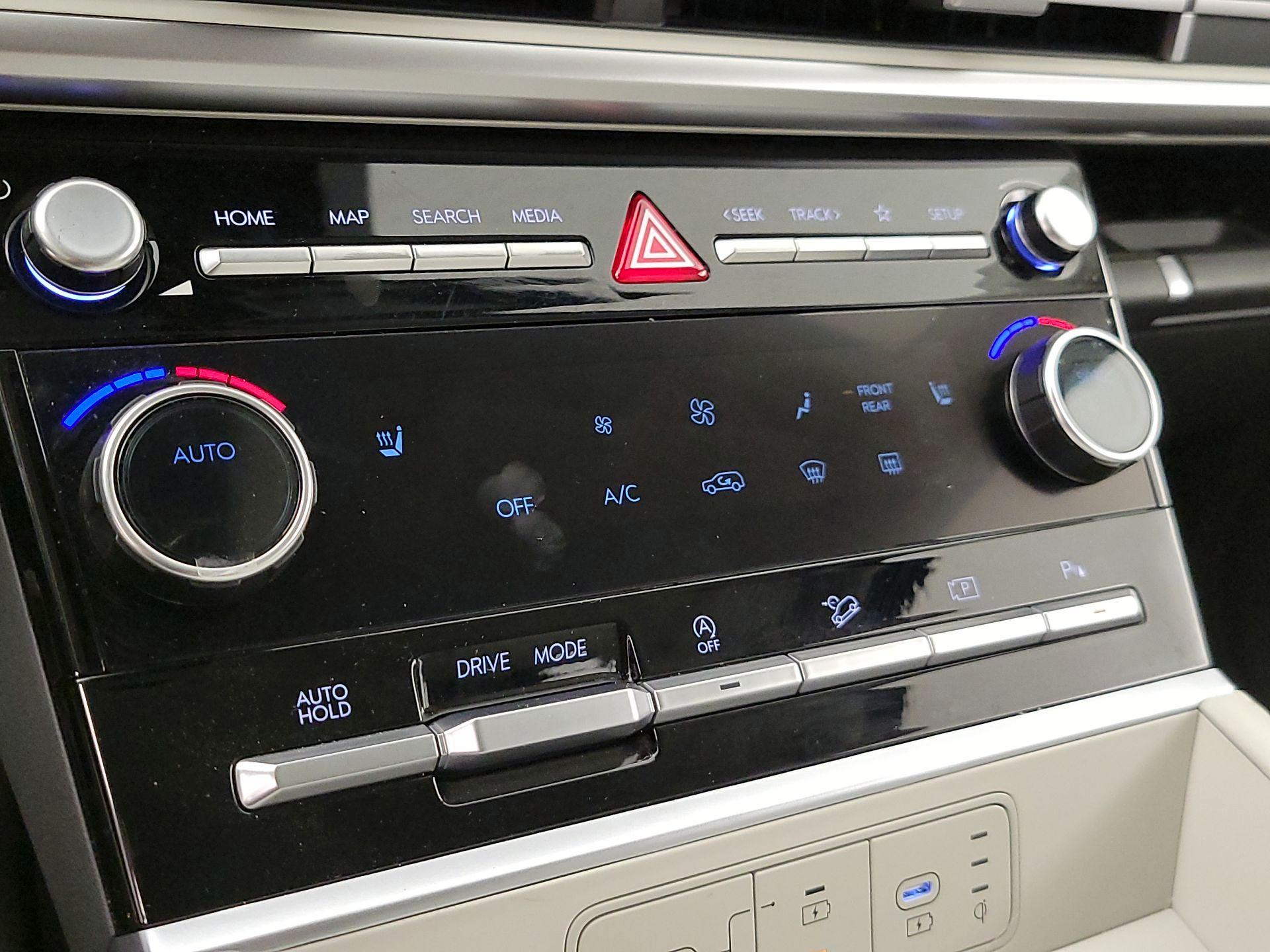 Thumbnail: 2024 Hyundai Santa Fe - 16