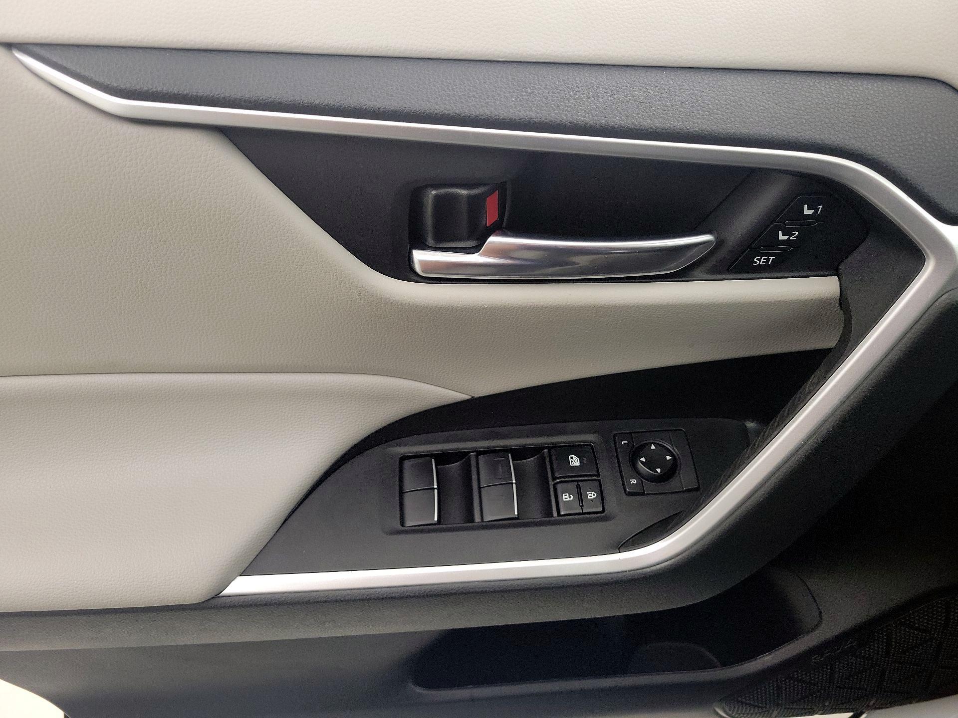 Thumbnail: 2021 Toyota RAV4 - 12