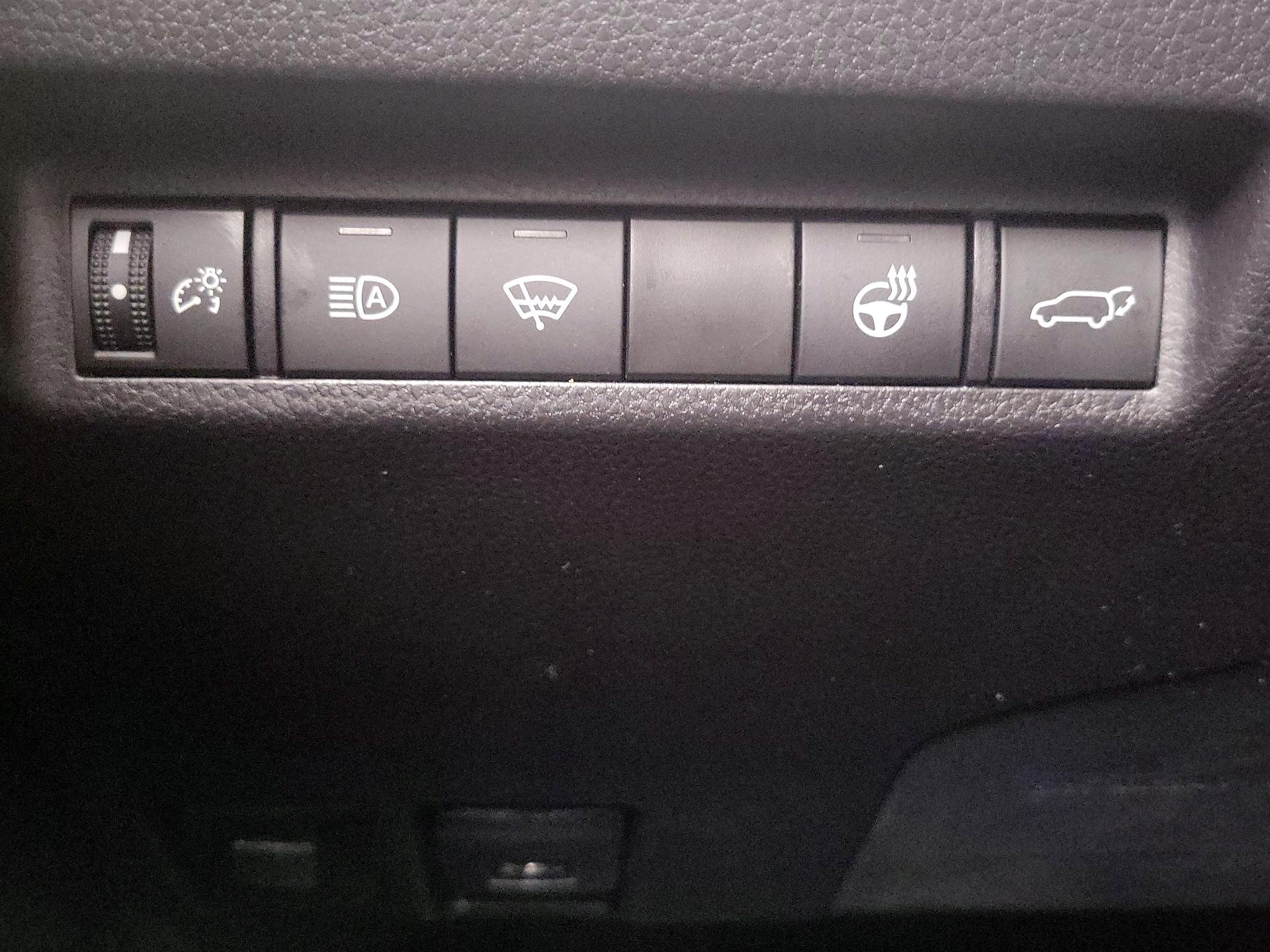 Thumbnail: 2021 Toyota RAV4 - 13