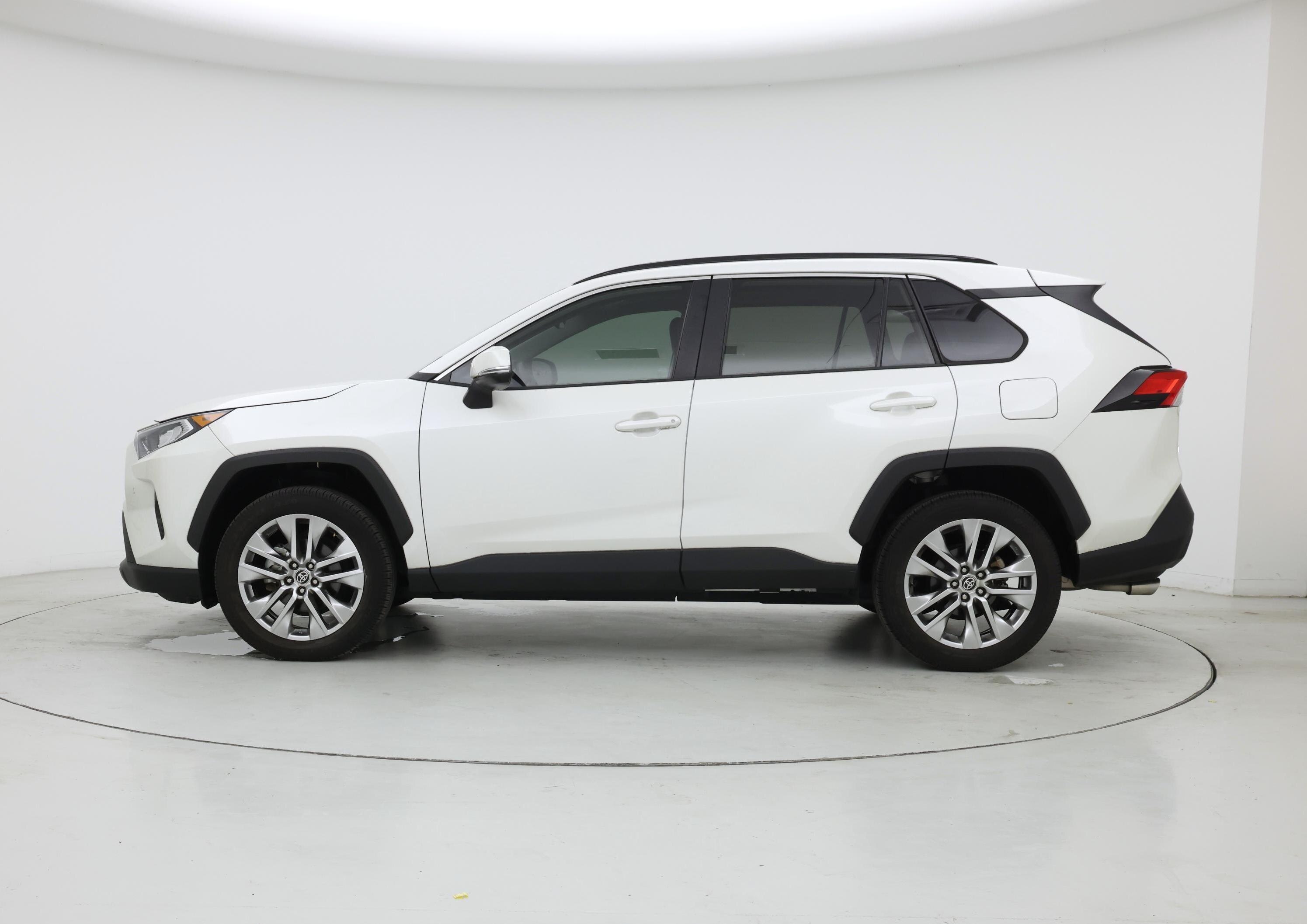 Thumbnail: 2021 Toyota RAV4 - 3