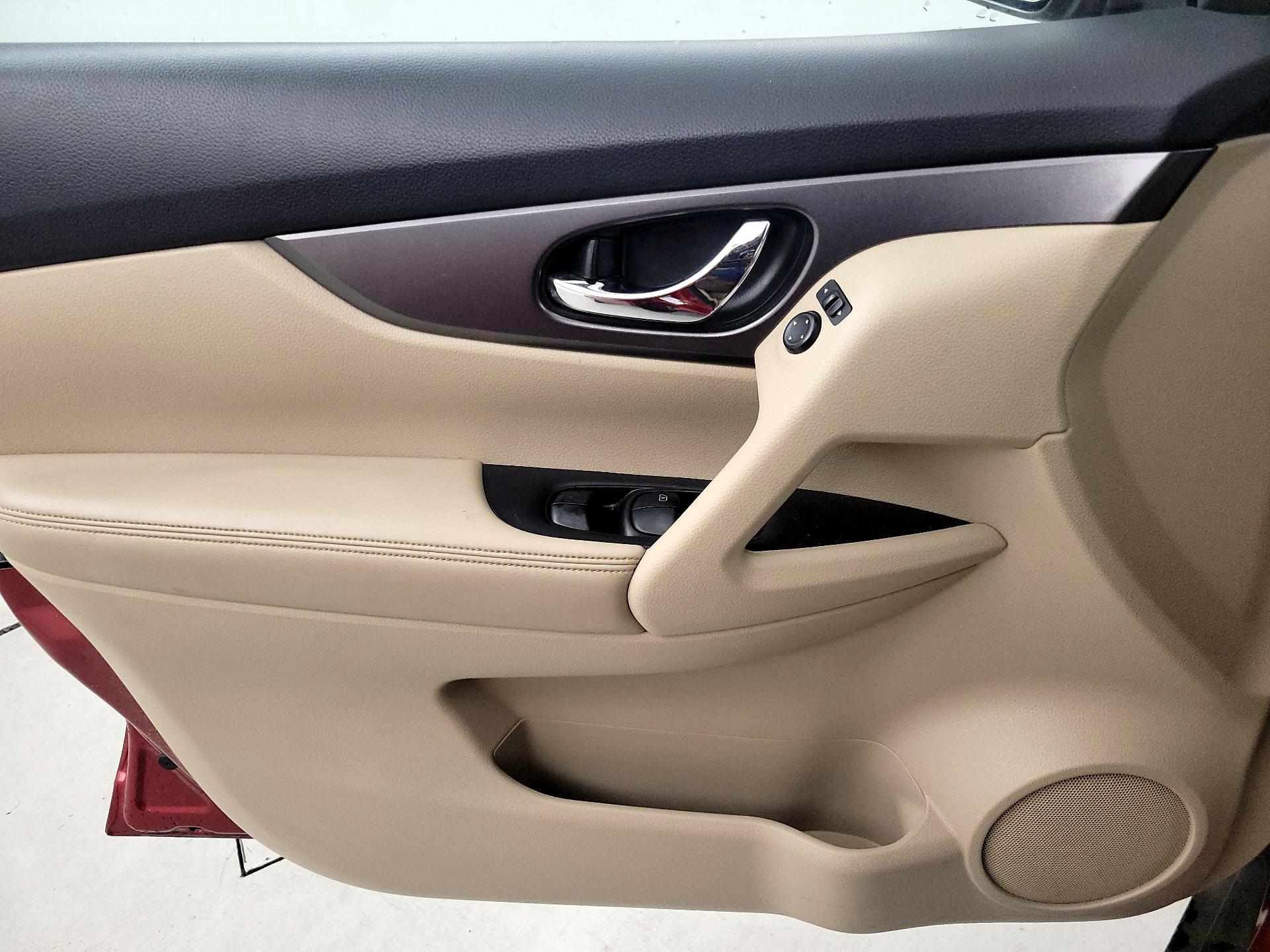 Thumbnail: 2015 Nissan Rogue - 12