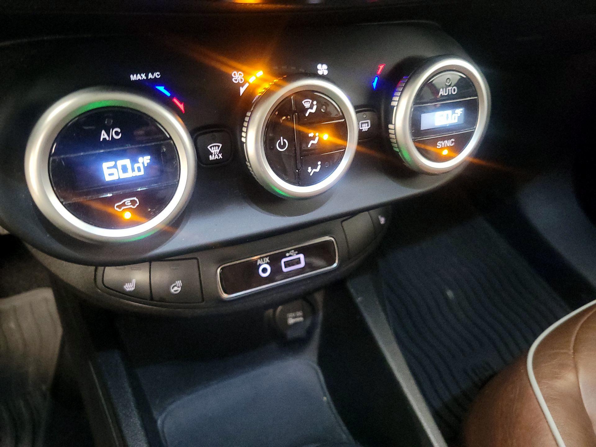 Thumbnail: 2016 Fiat 500X - 17
