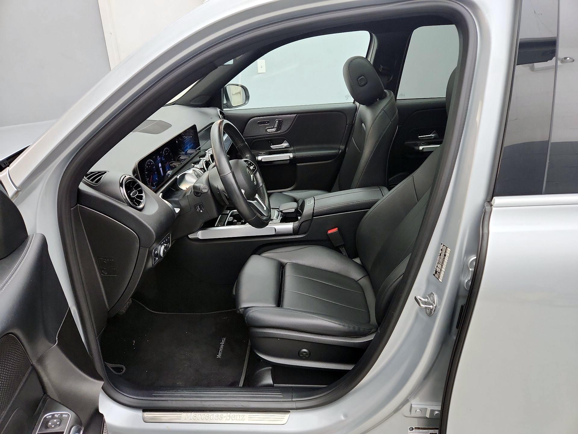 Thumbnail: 2020 Mercedes-Benz GLB - 11