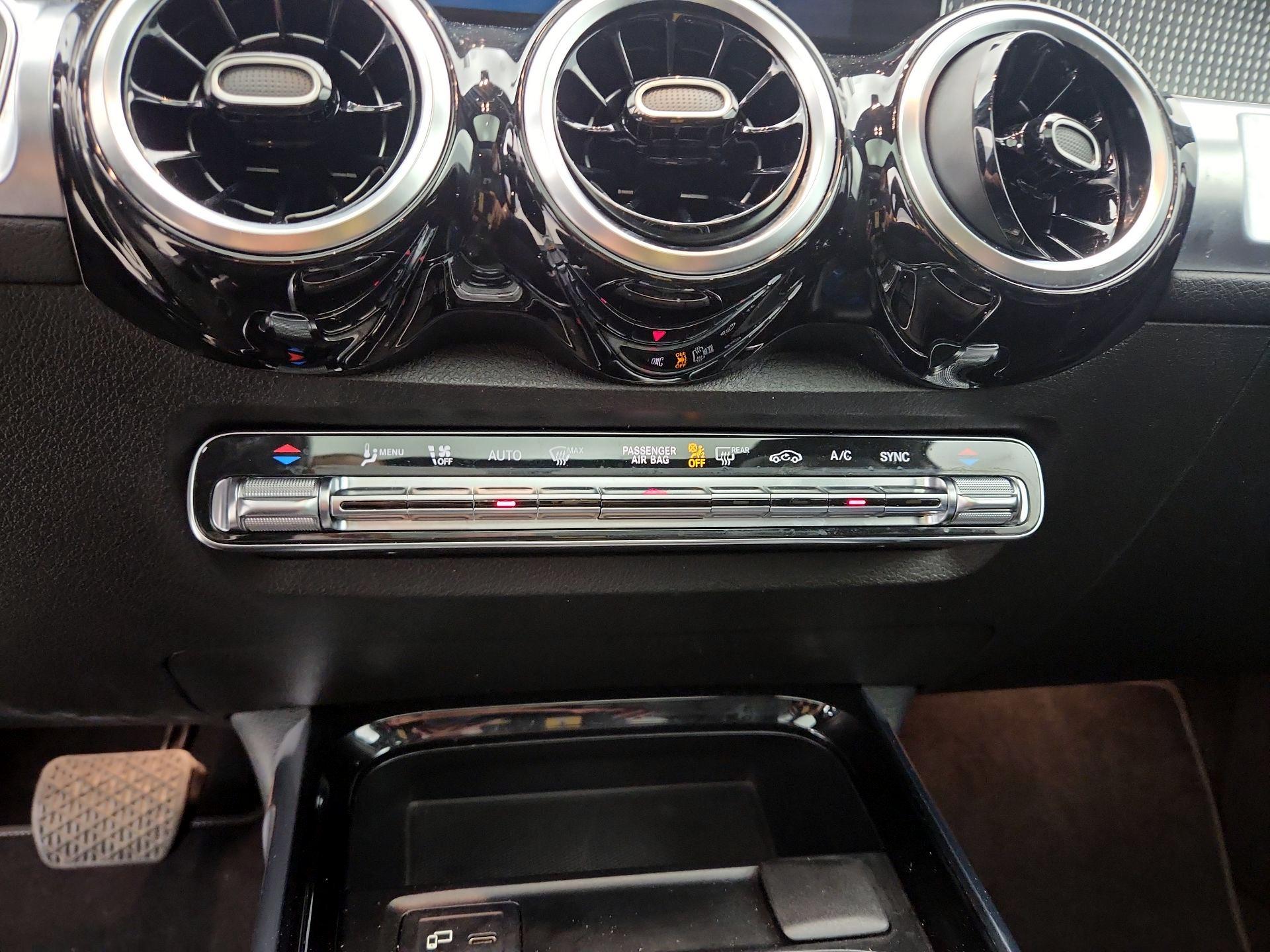 Thumbnail: 2020 Mercedes-Benz GLB - 16