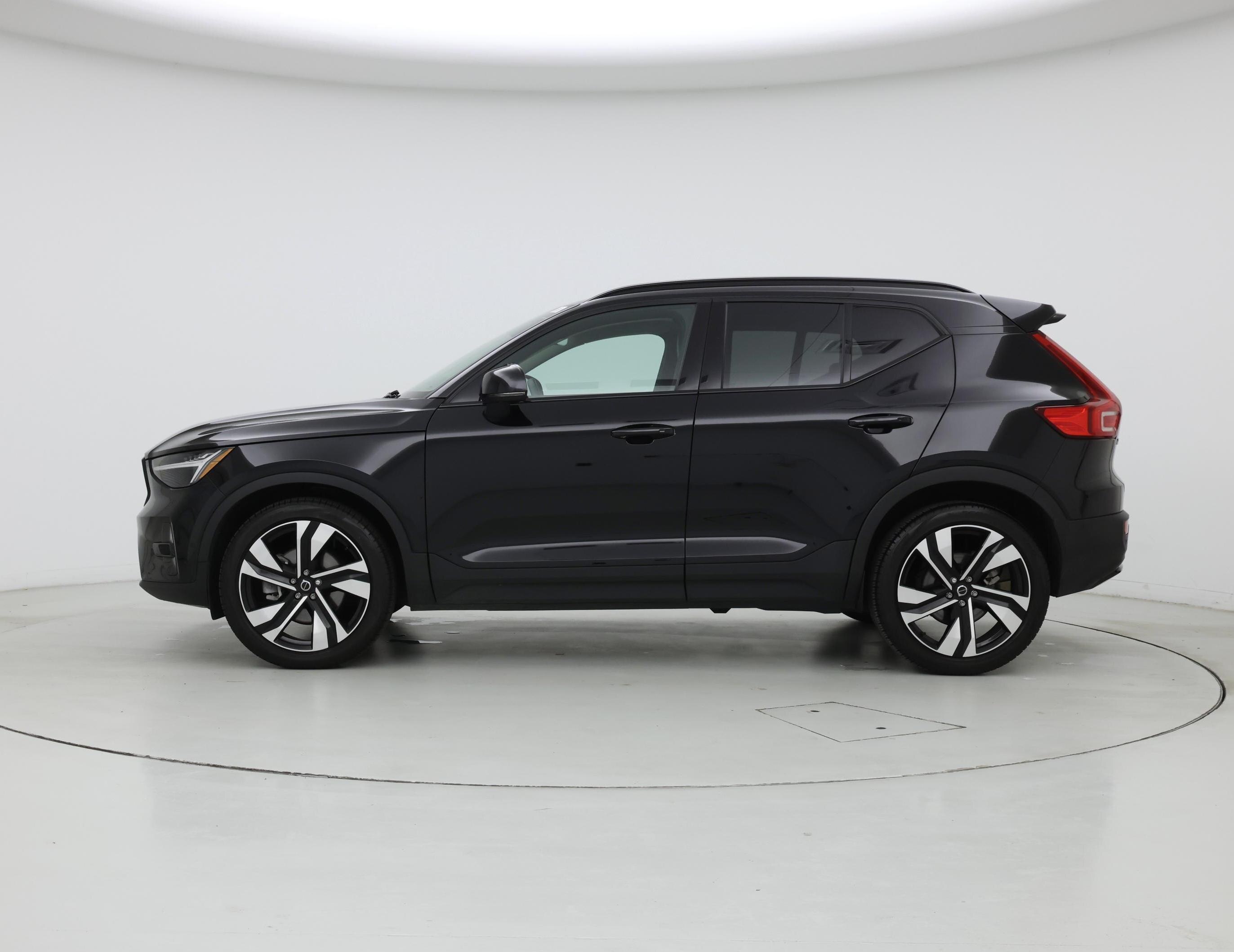 Thumbnail: 2023 Volvo XC40 - 3