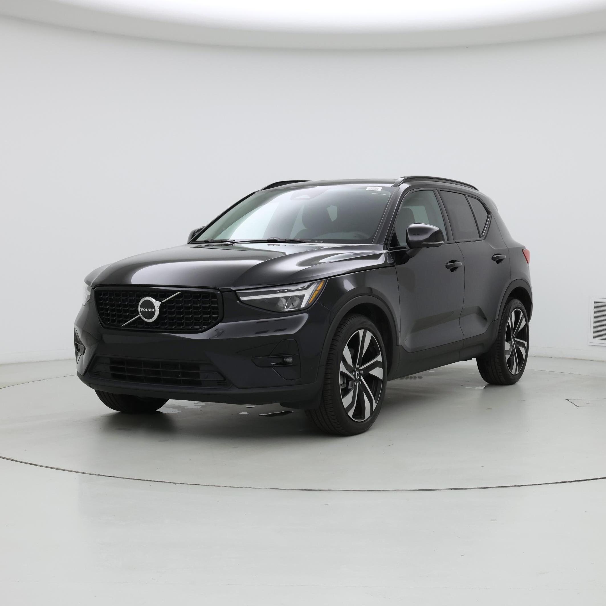 Thumbnail: 2023 Volvo XC40 - 4