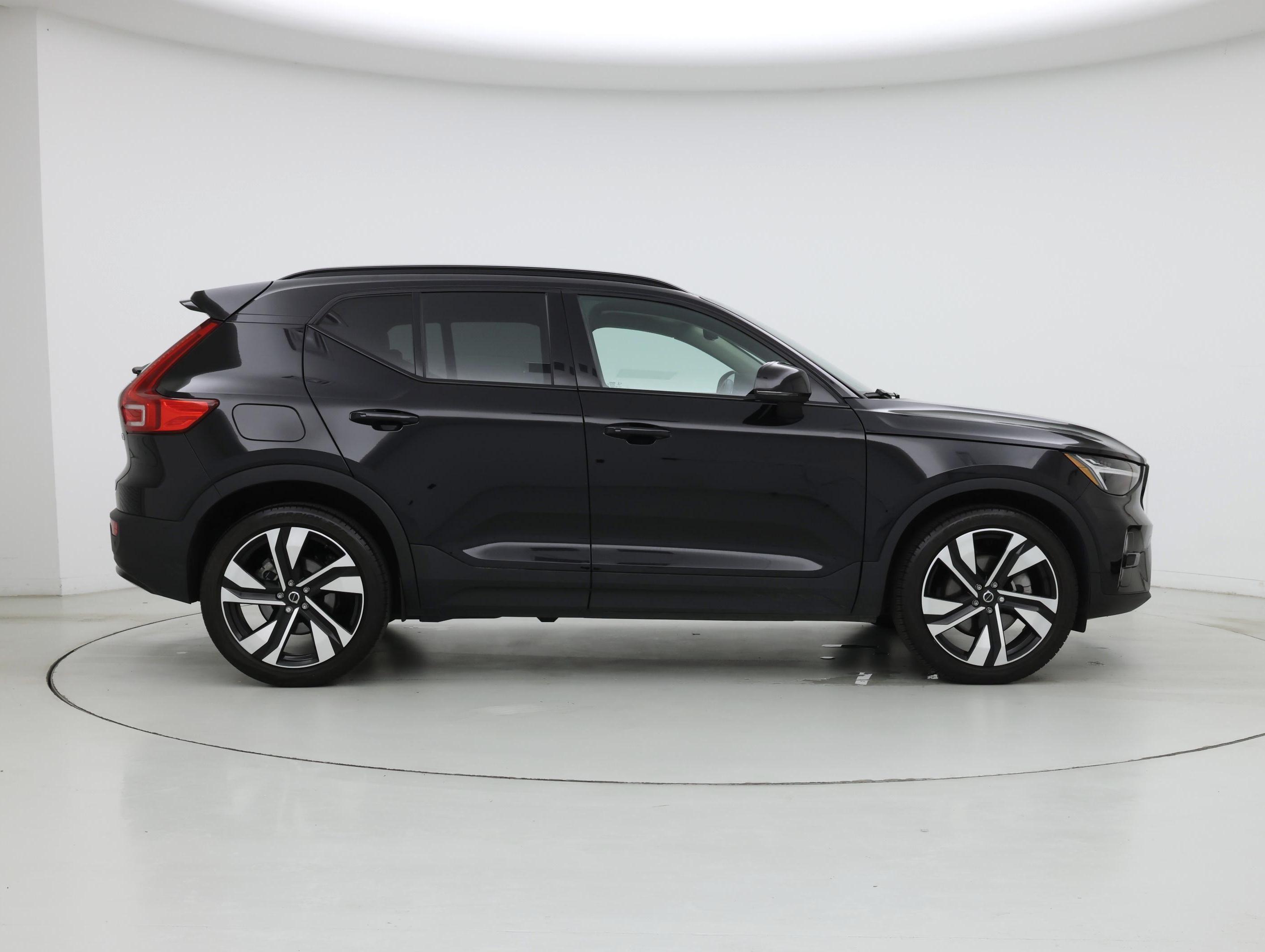 Thumbnail: 2023 Volvo XC40 - 7