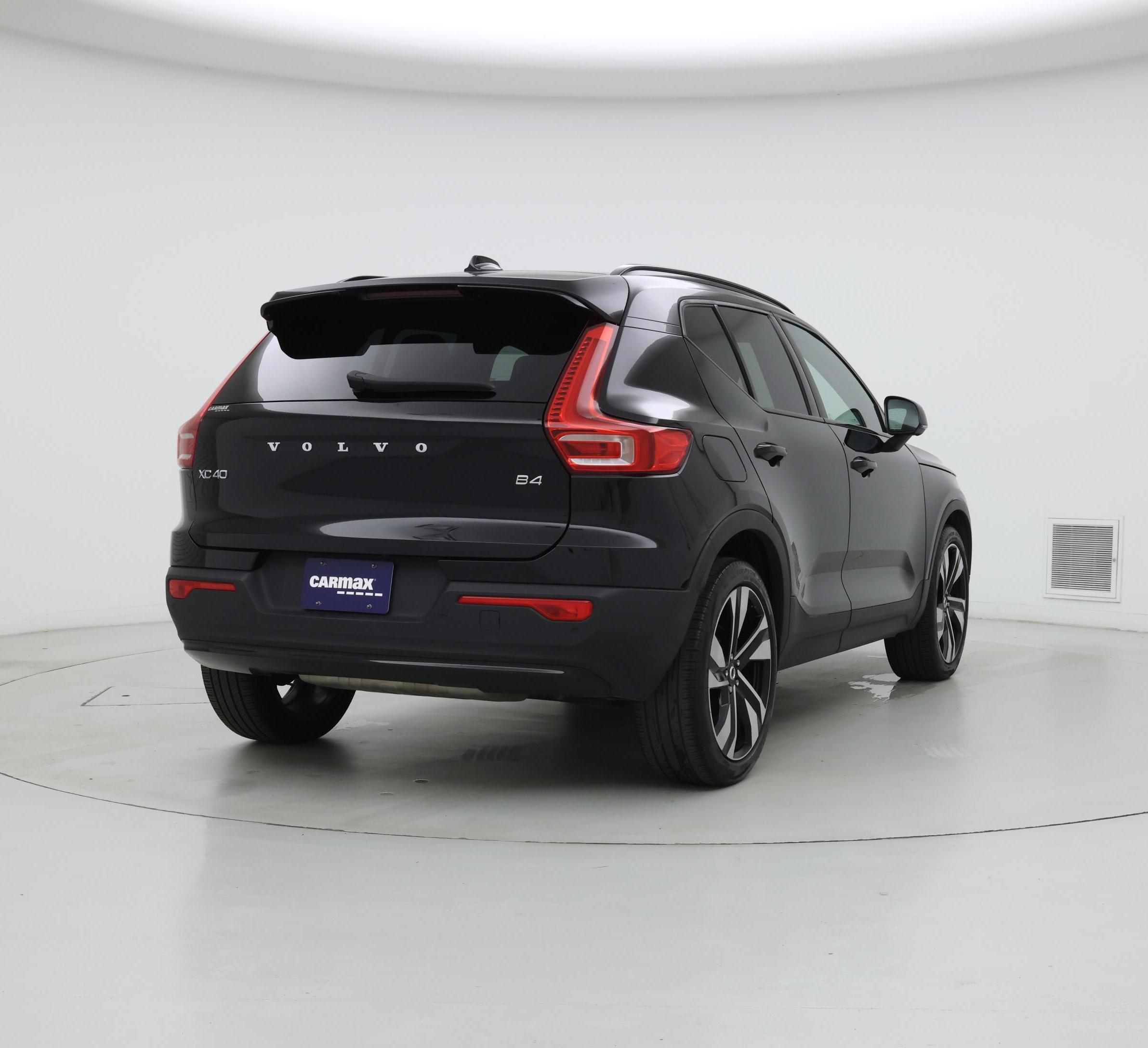 Thumbnail: 2023 Volvo XC40 - 8