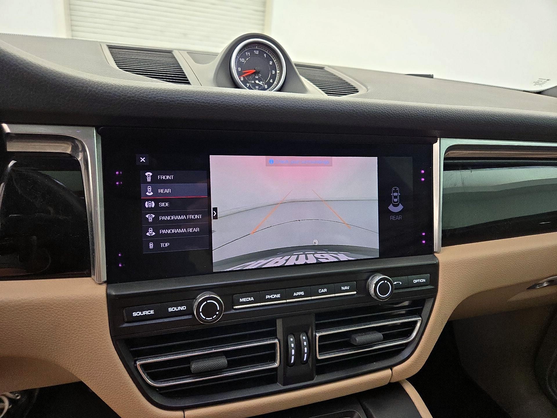Thumbnail: 2021 Porsche Macan - 15