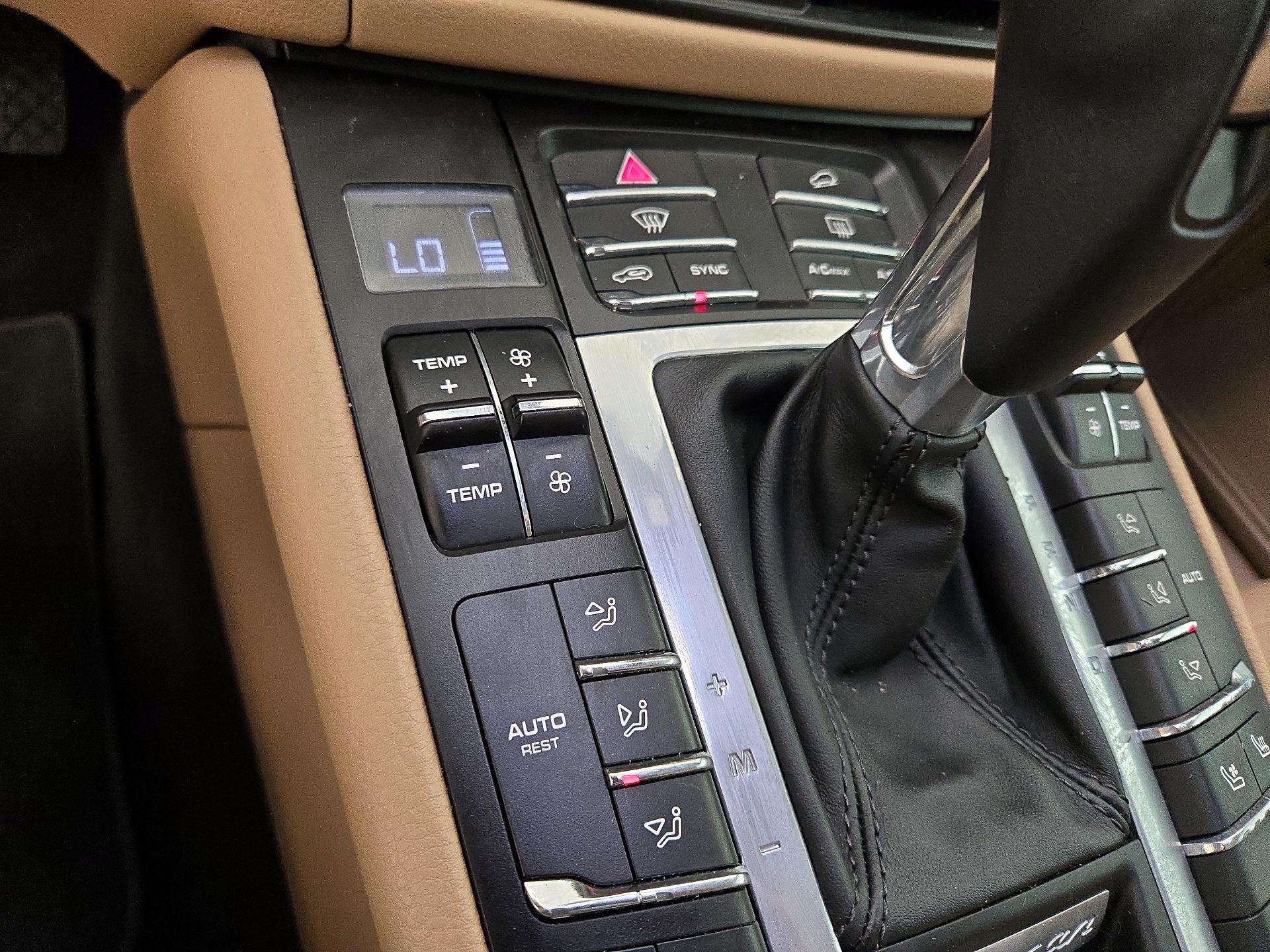 Thumbnail: 2021 Porsche Macan - 17