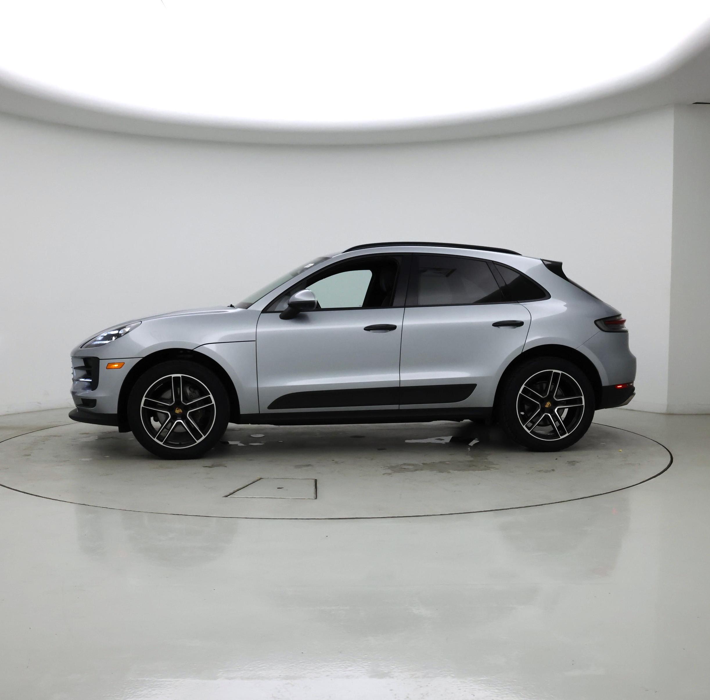 Thumbnail: 2021 Porsche Macan - 3