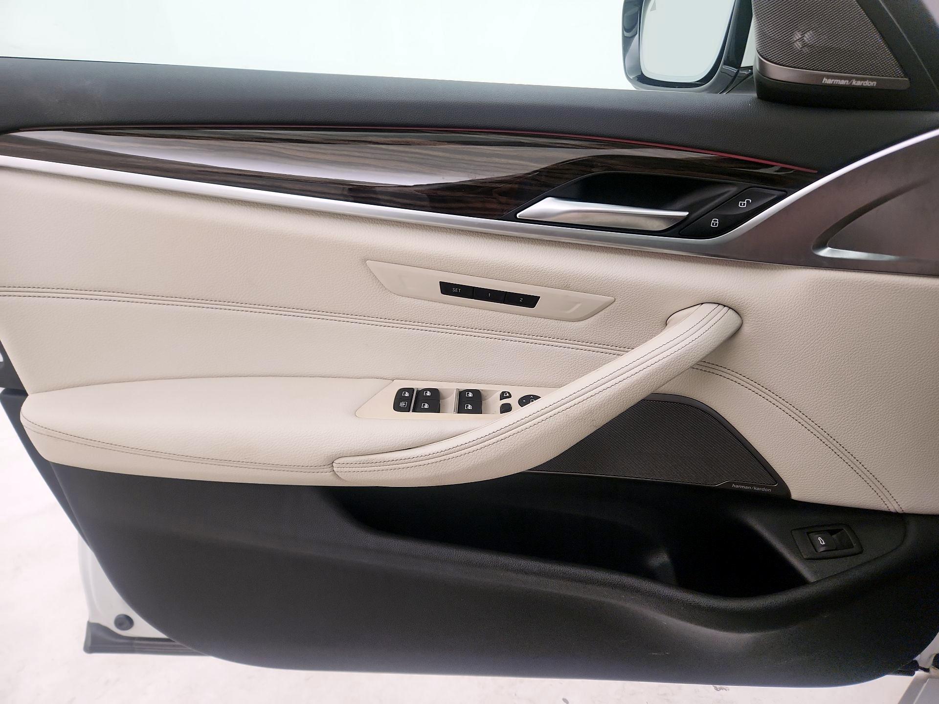 Thumbnail: 2021 BMW 5 Series - 12