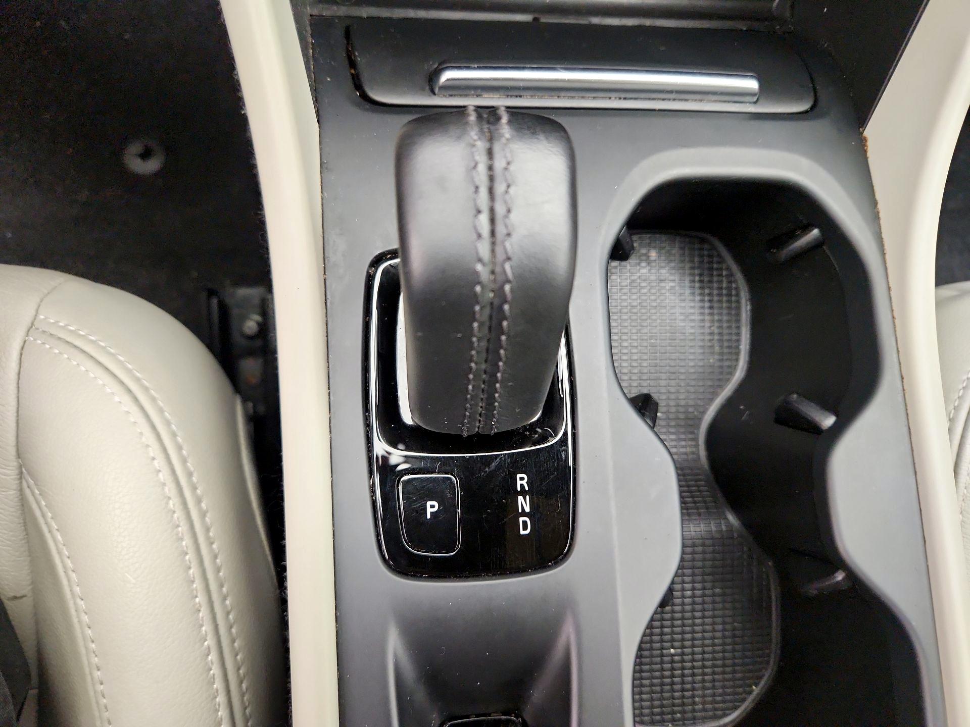 Thumbnail: 2021 Volvo XC40 - 17