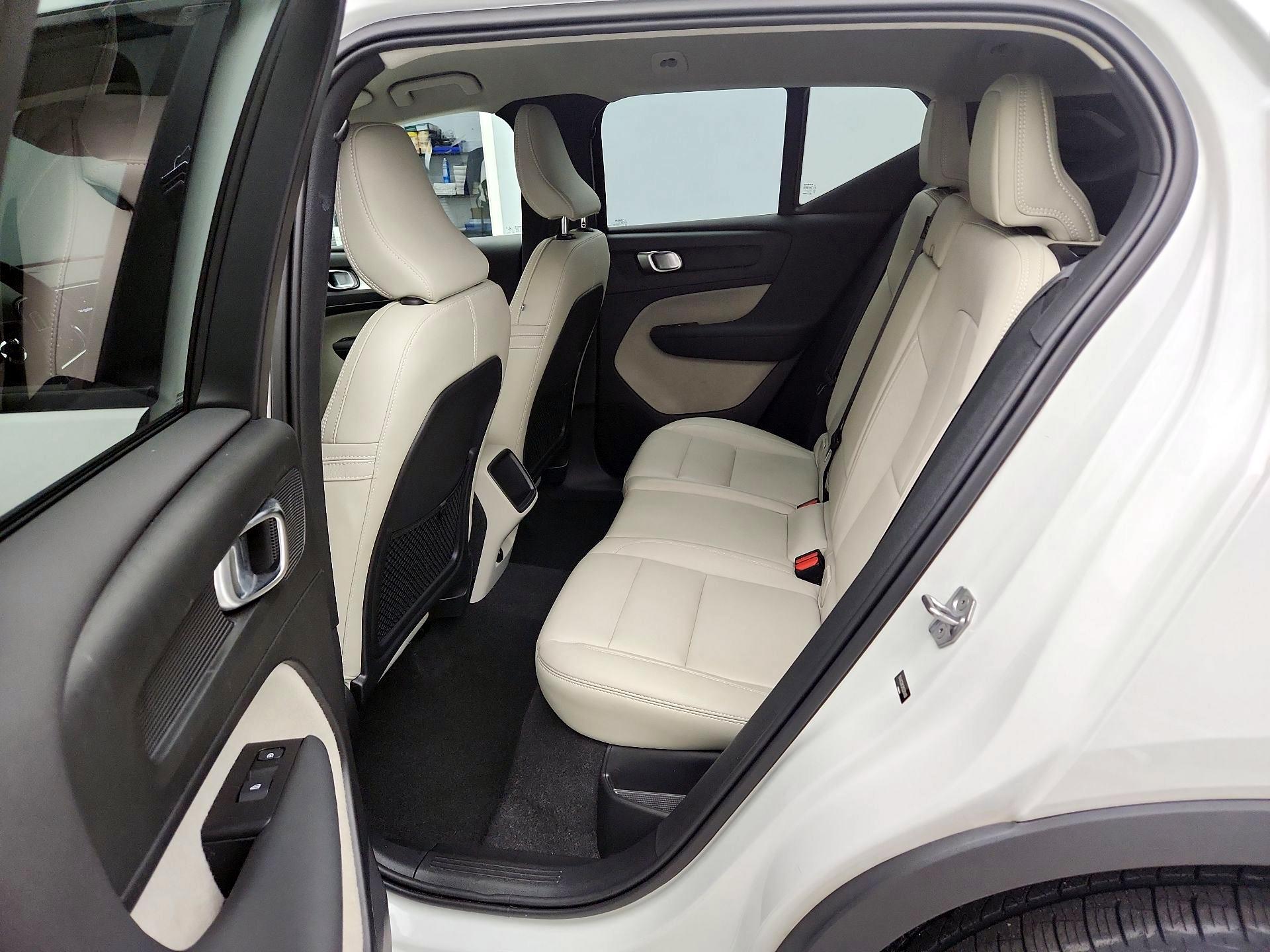 Thumbnail: 2021 Volvo XC40 - 19