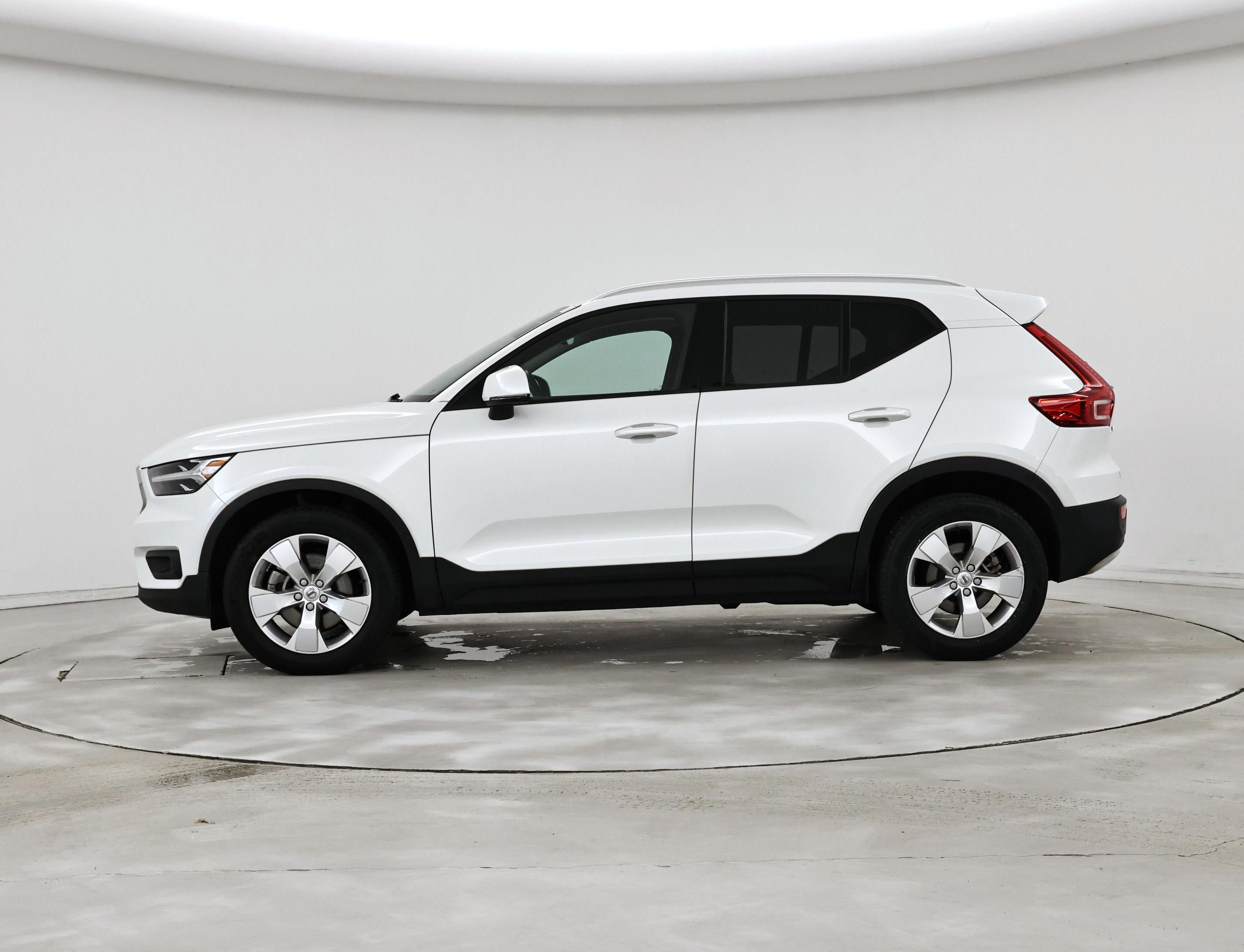 Thumbnail: 2021 Volvo XC40 - 3