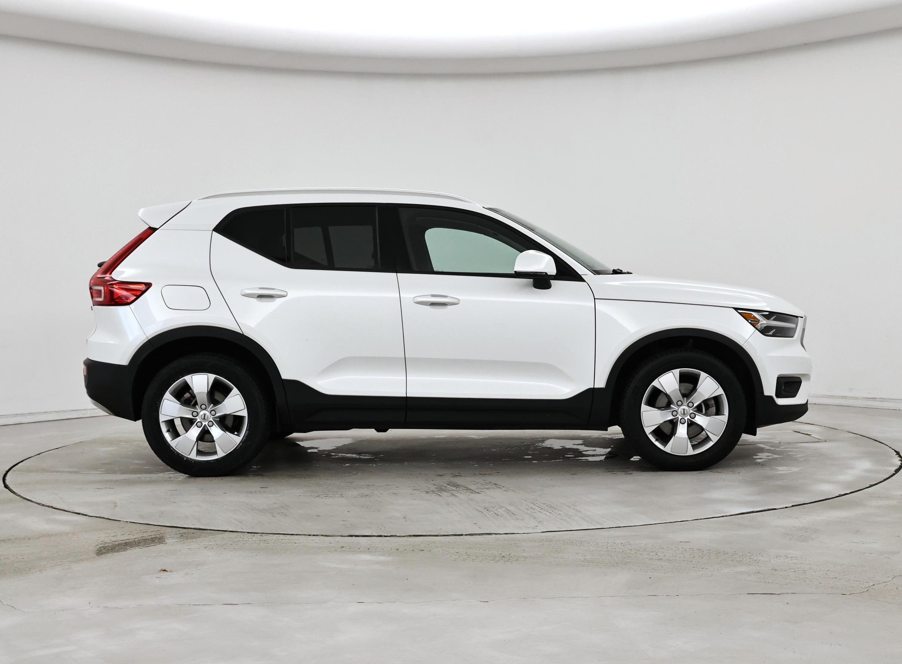 Thumbnail: 2021 Volvo XC40 - 7