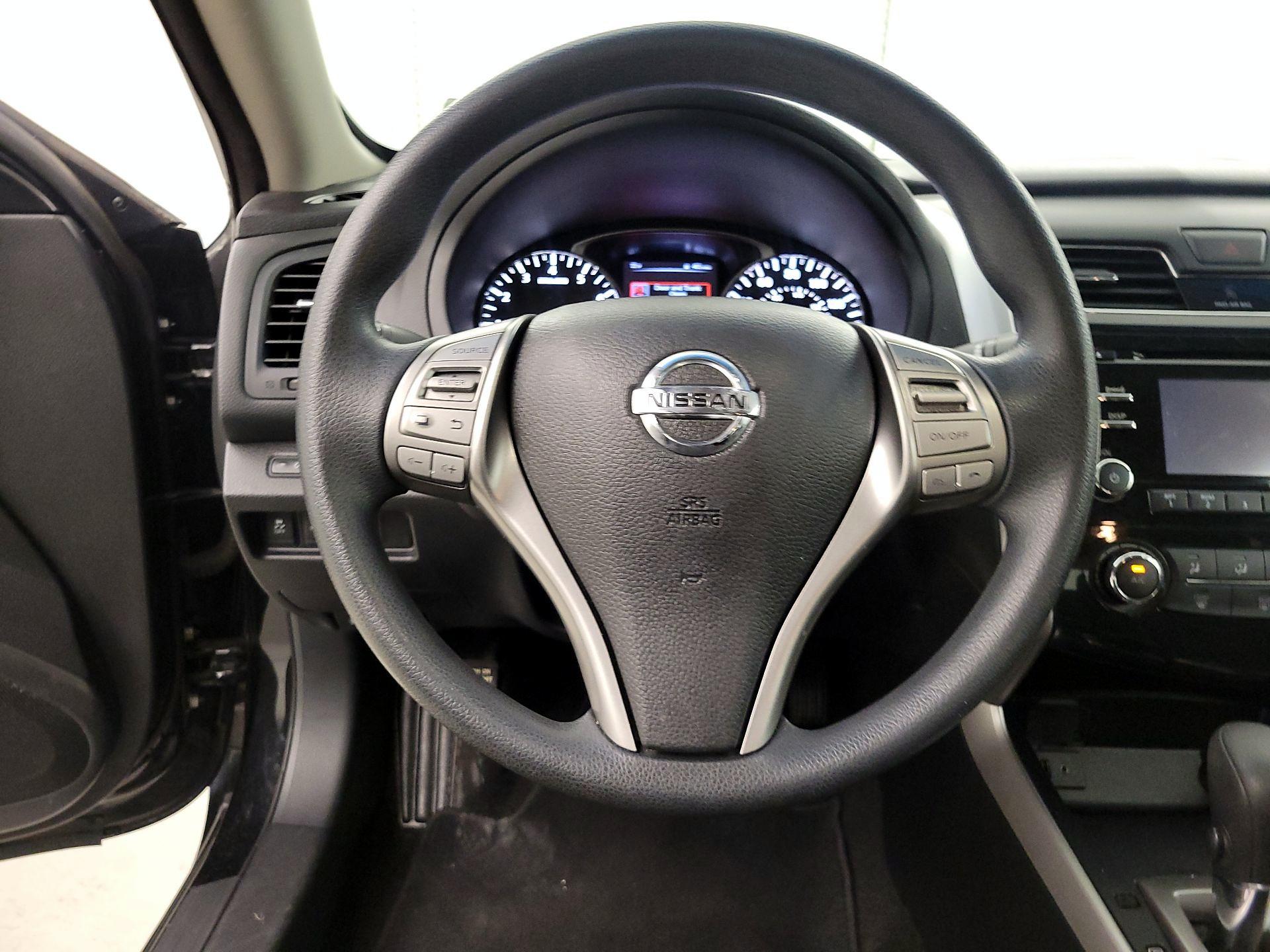 Thumbnail: 2015 Nissan Altima - 10