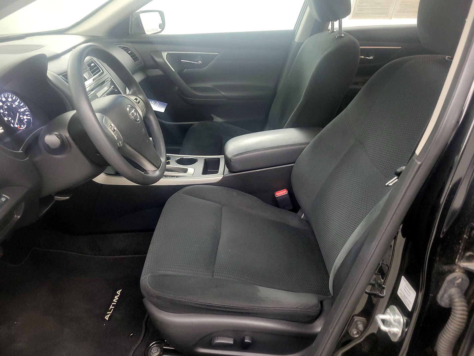 Thumbnail: 2015 Nissan Altima - 11