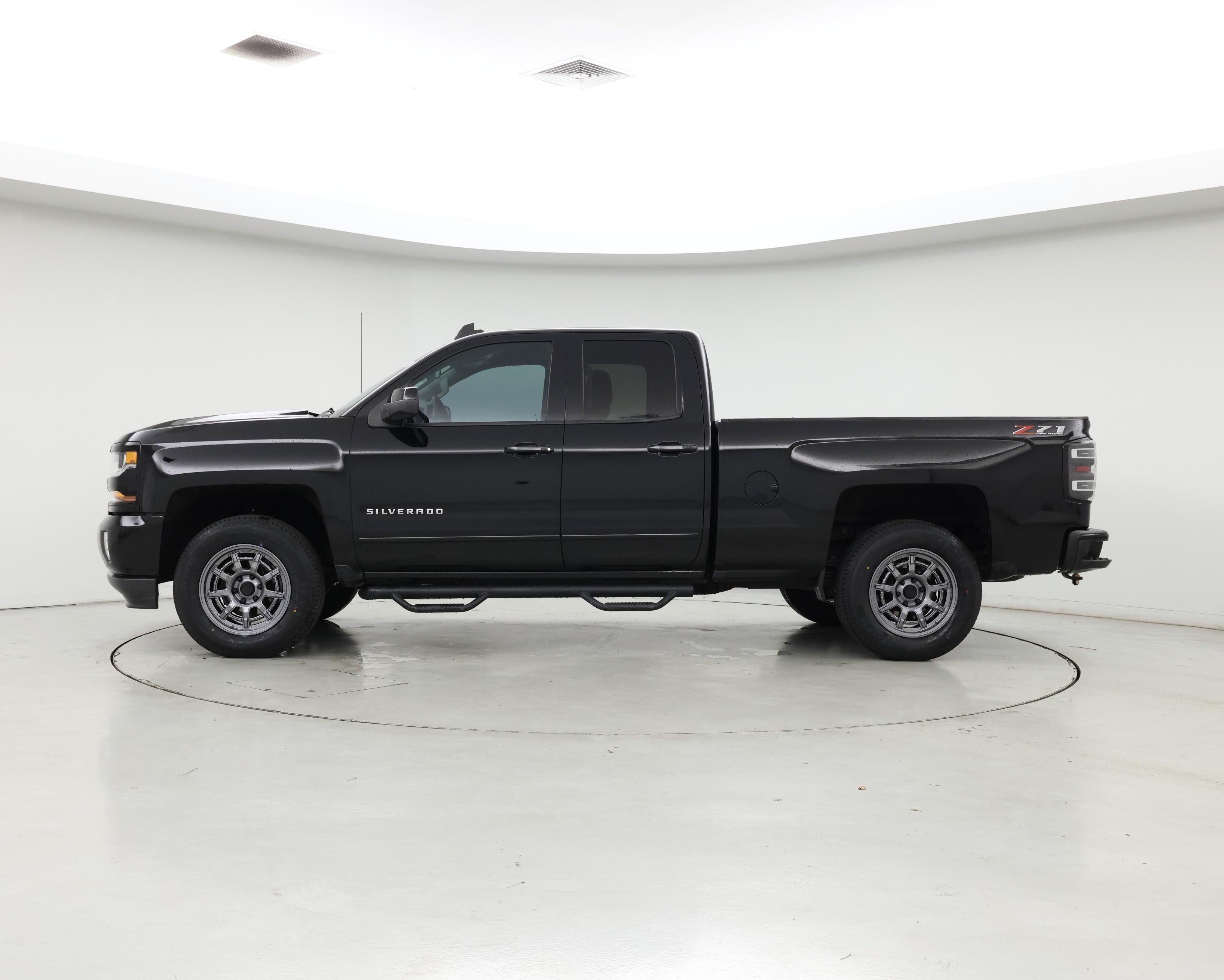 Thumbnail: 2018 Chevrolet Silverado 1500 - 3