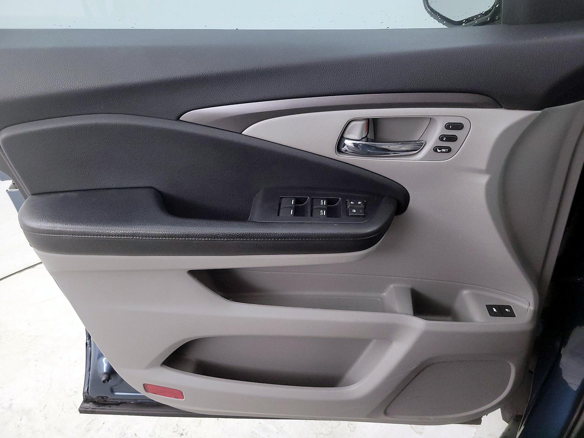 Thumbnail: 2019 Honda Pilot - 10