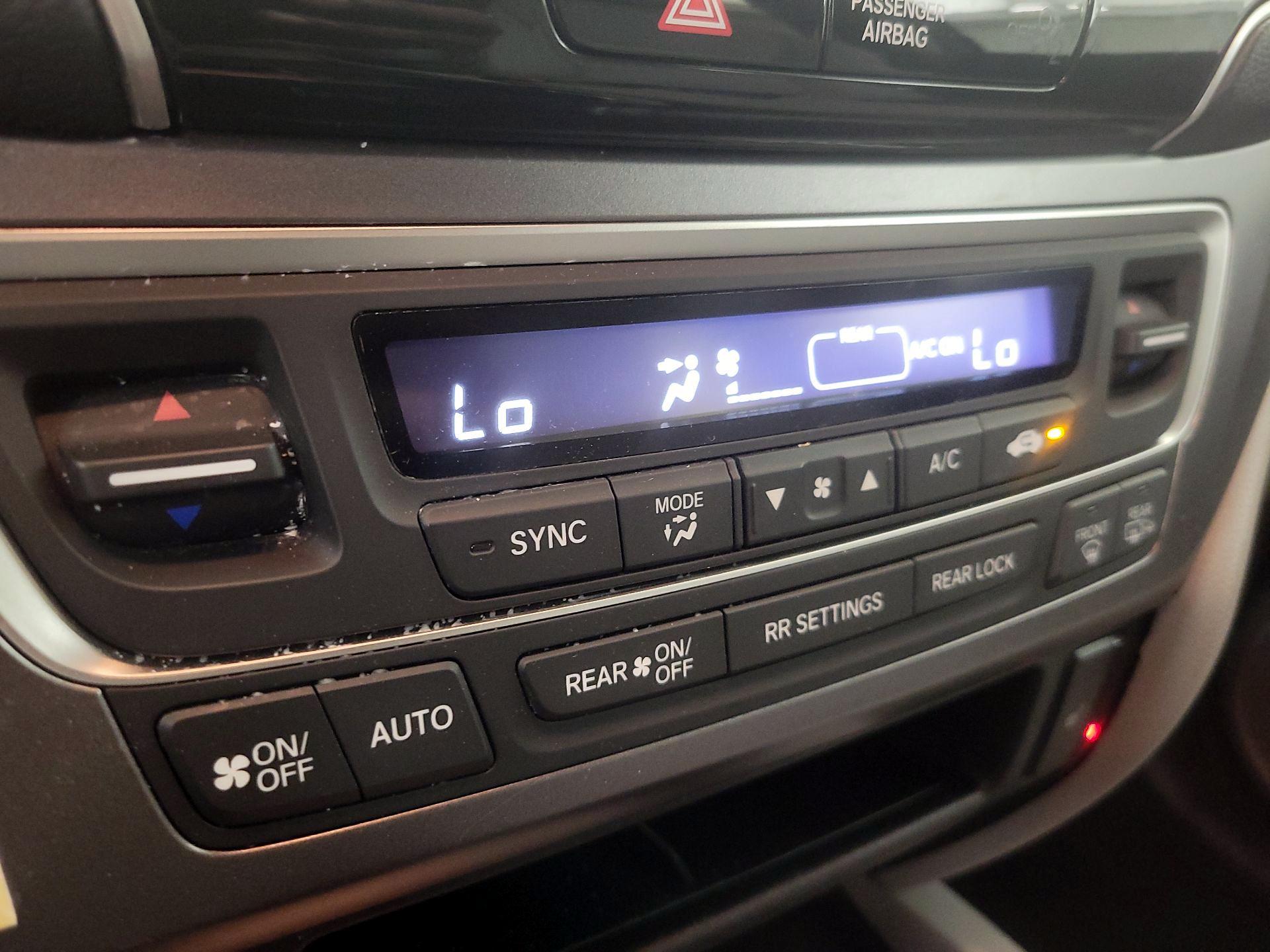 Thumbnail: 2019 Honda Pilot - 14