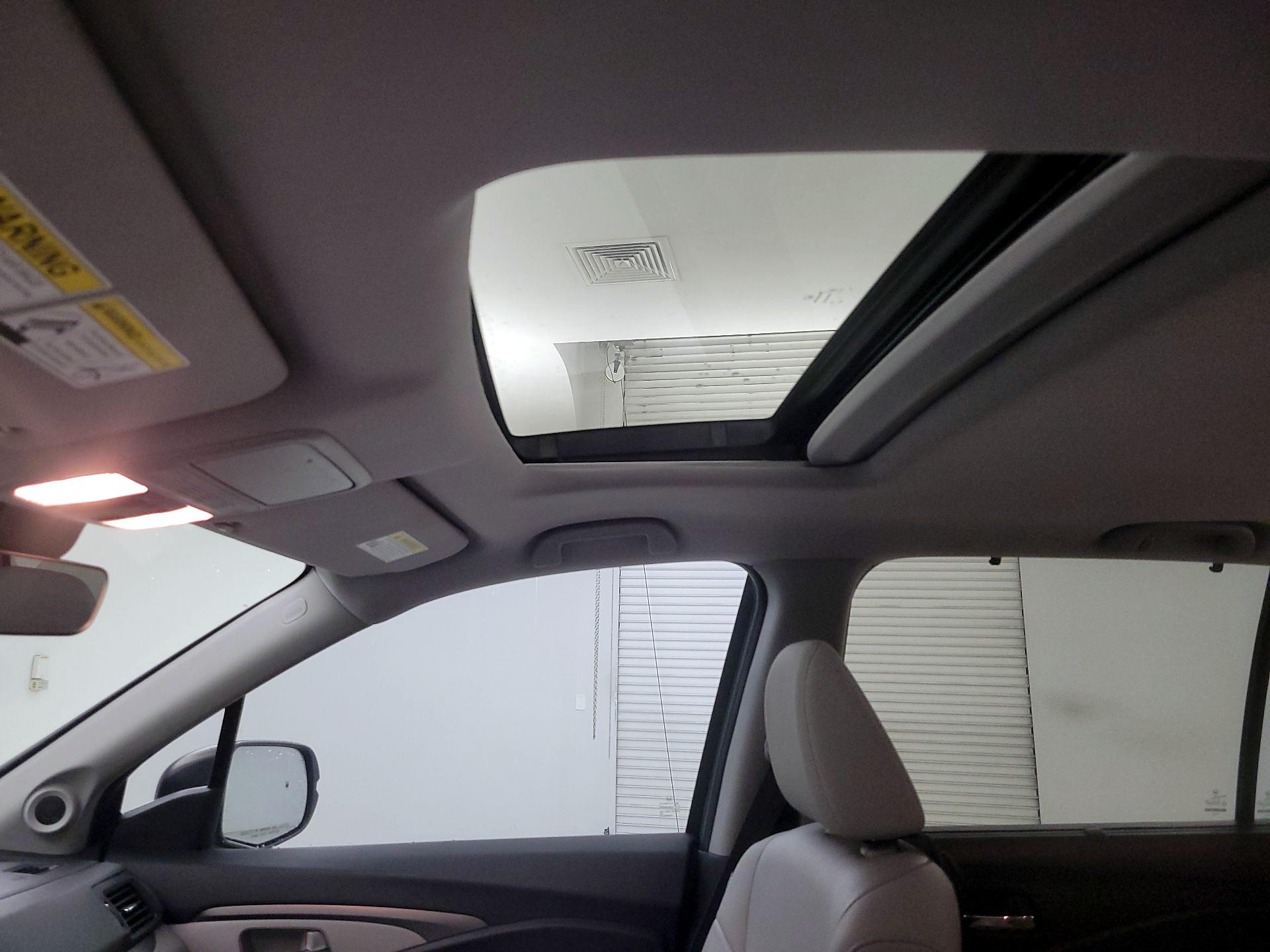 Thumbnail: 2019 Honda Pilot - 17