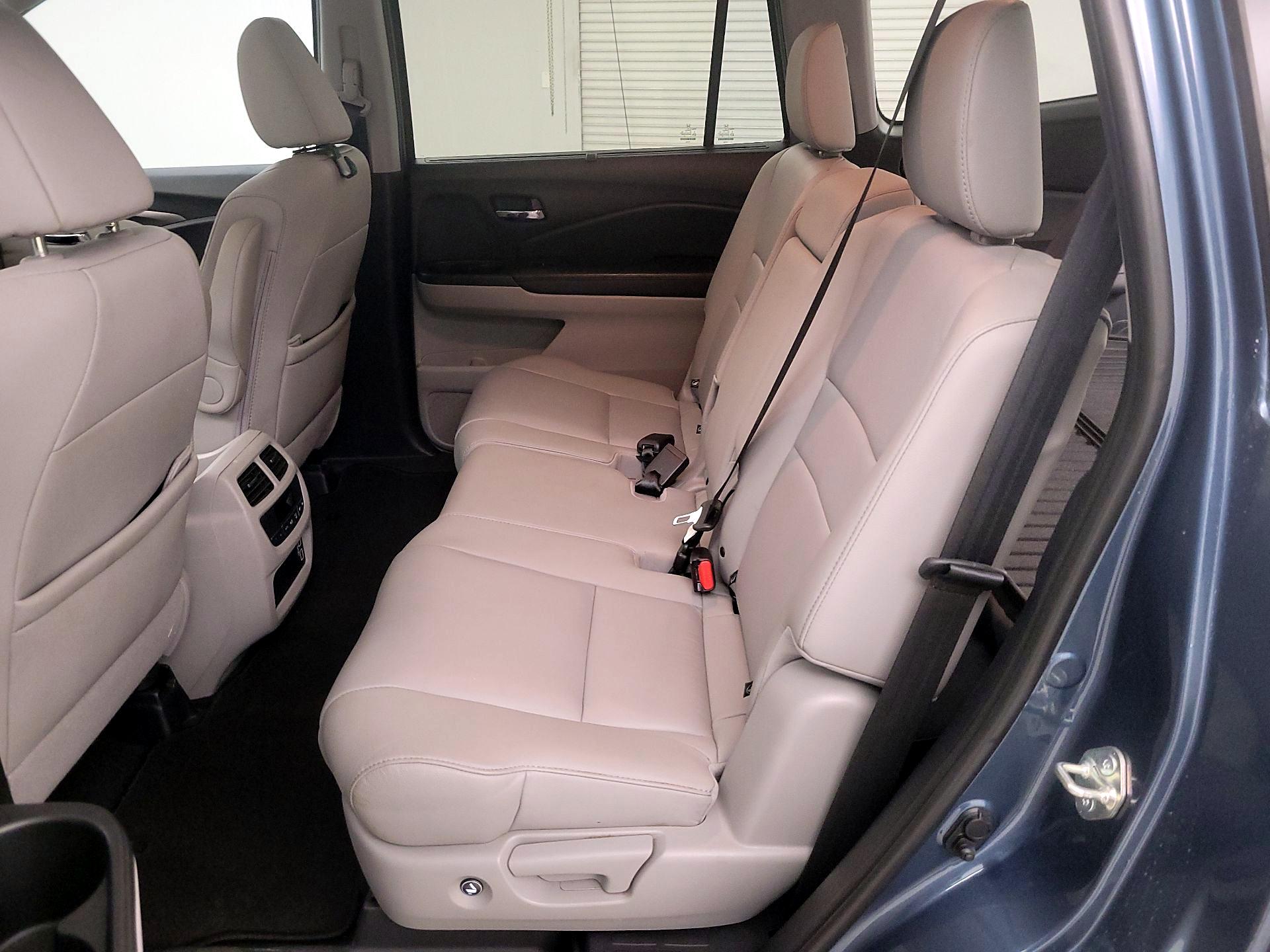 Thumbnail: 2019 Honda Pilot - 18