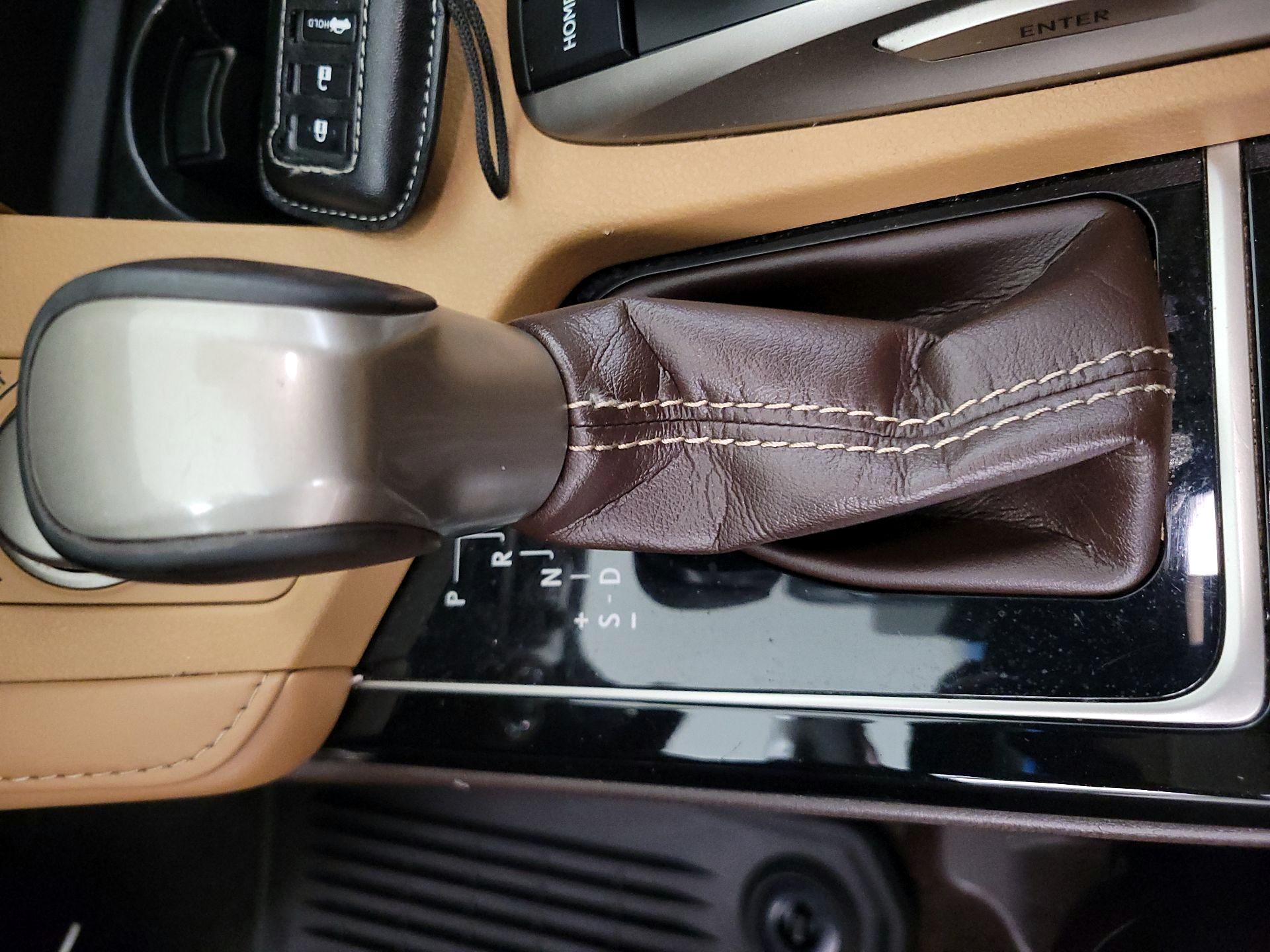 Thumbnail: 2019 Lexus ES - 17