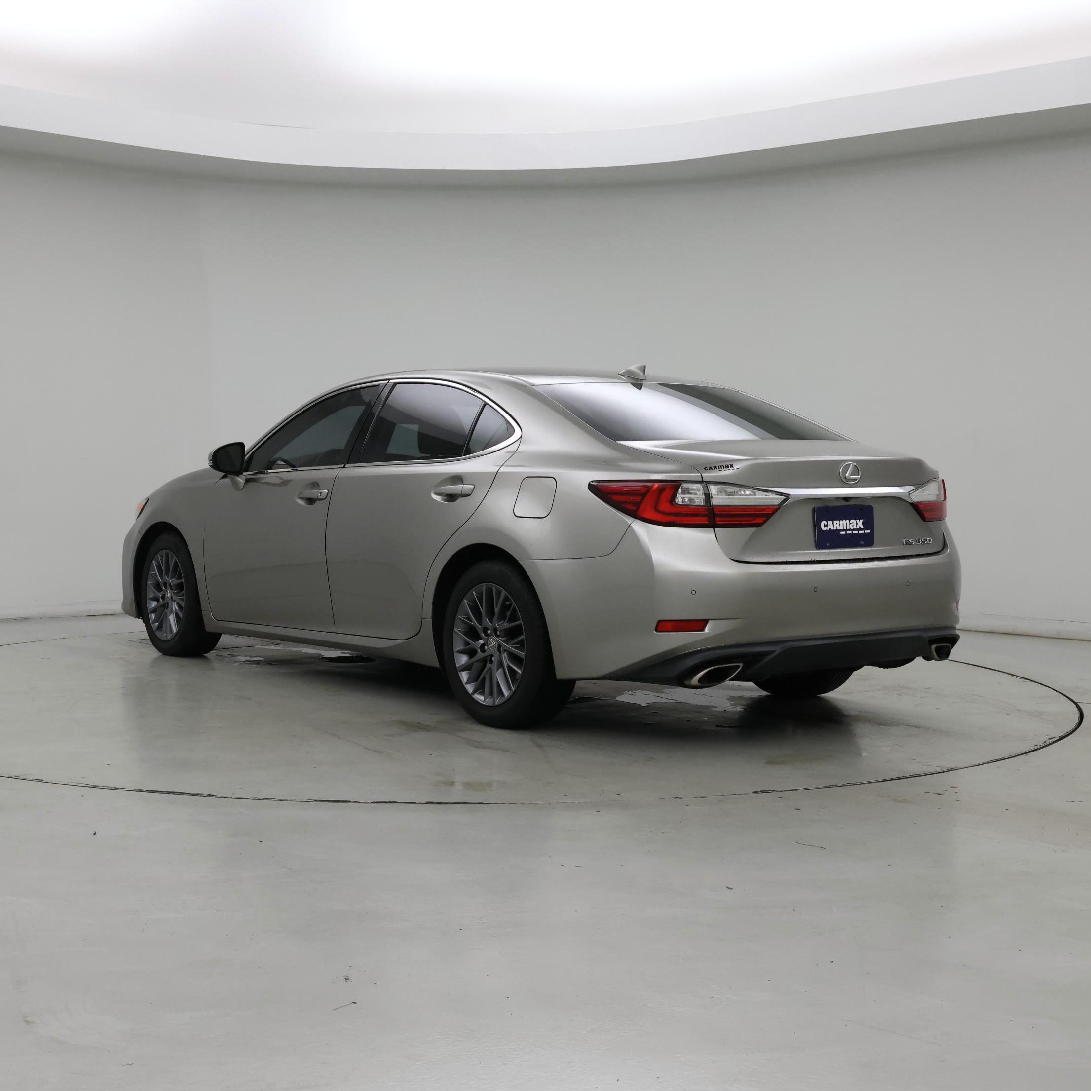 Thumbnail: 2019 Lexus ES - 2