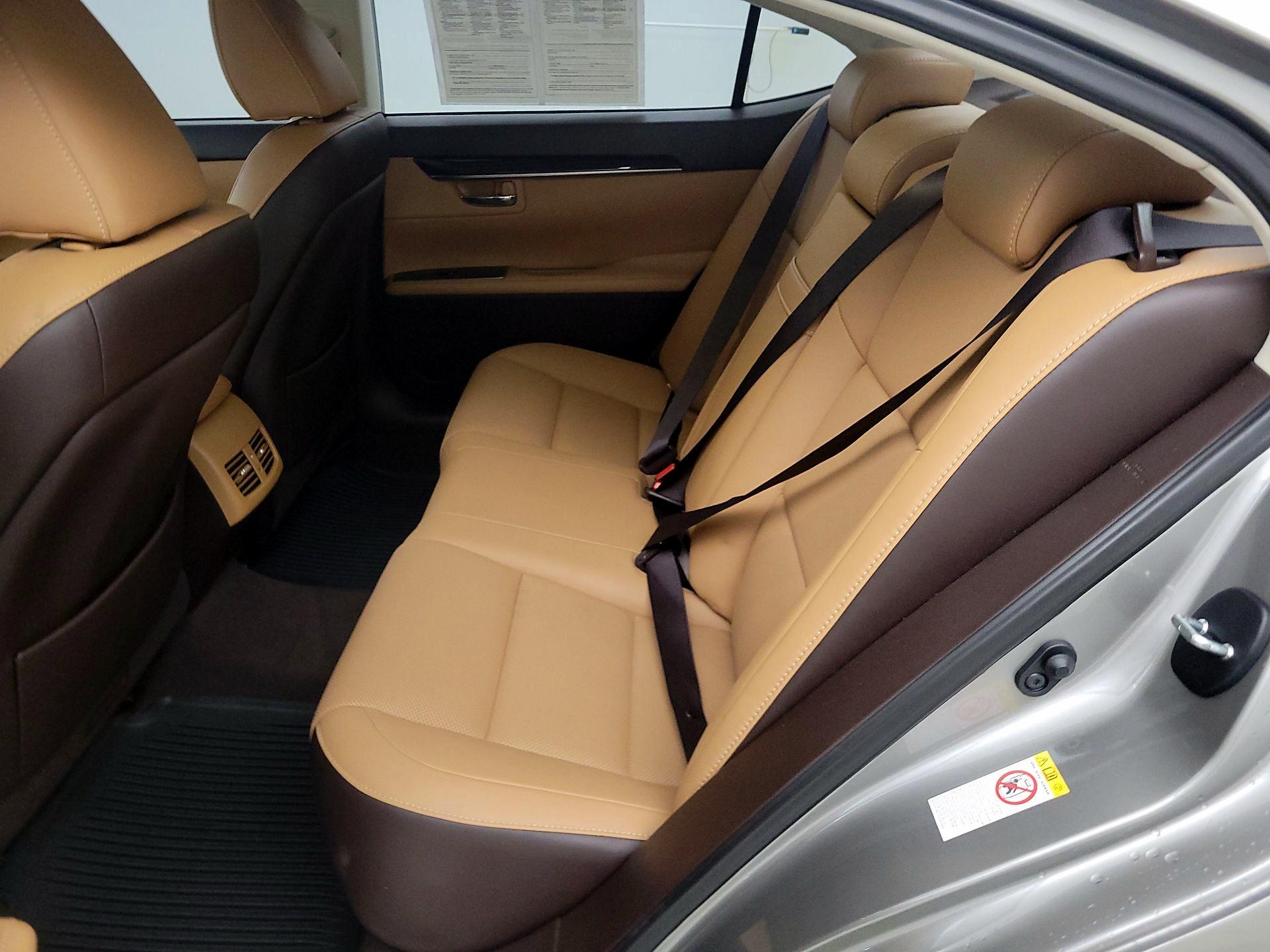 Thumbnail: 2019 Lexus ES - 20