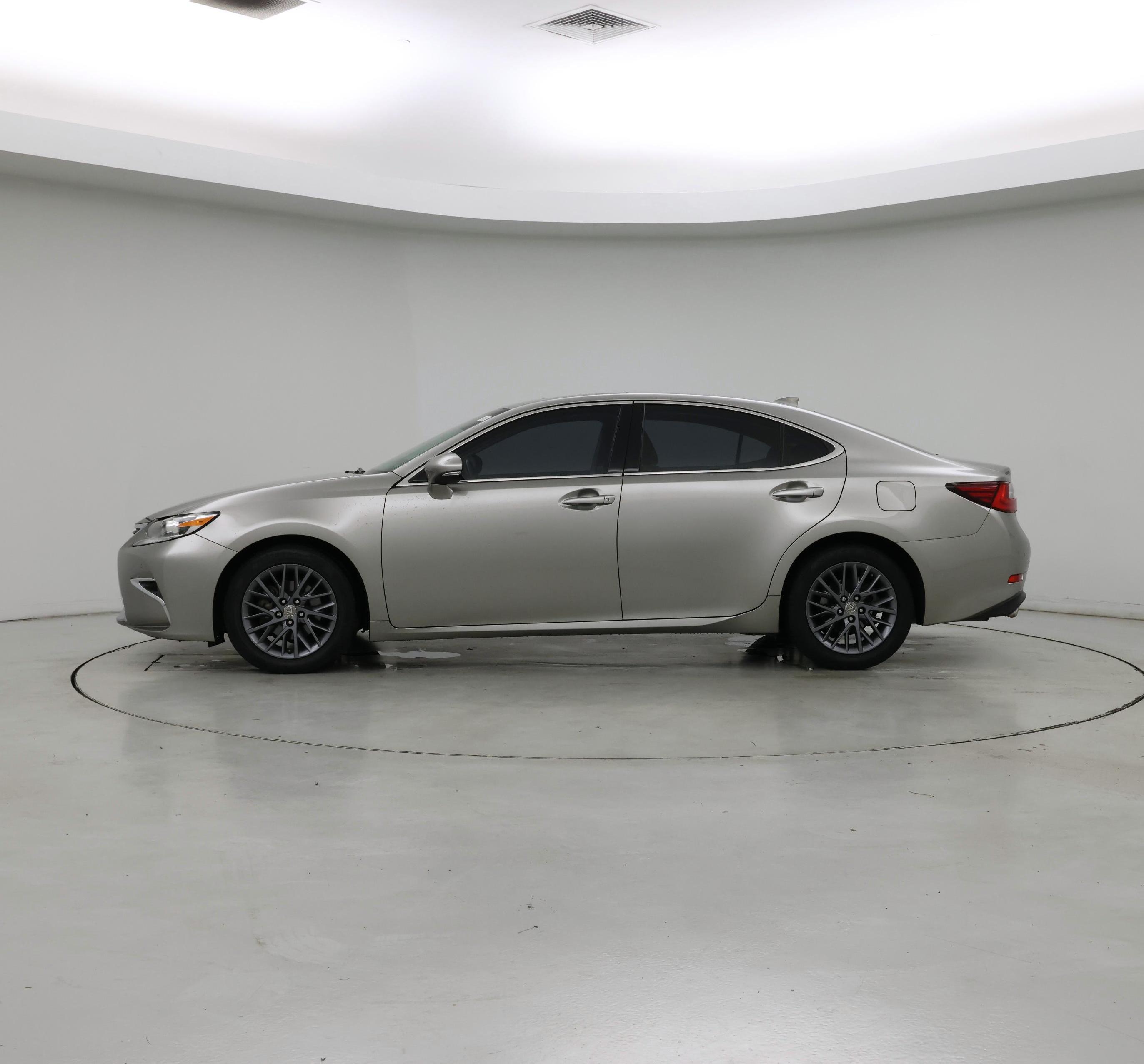 Thumbnail: 2019 Lexus ES - 3