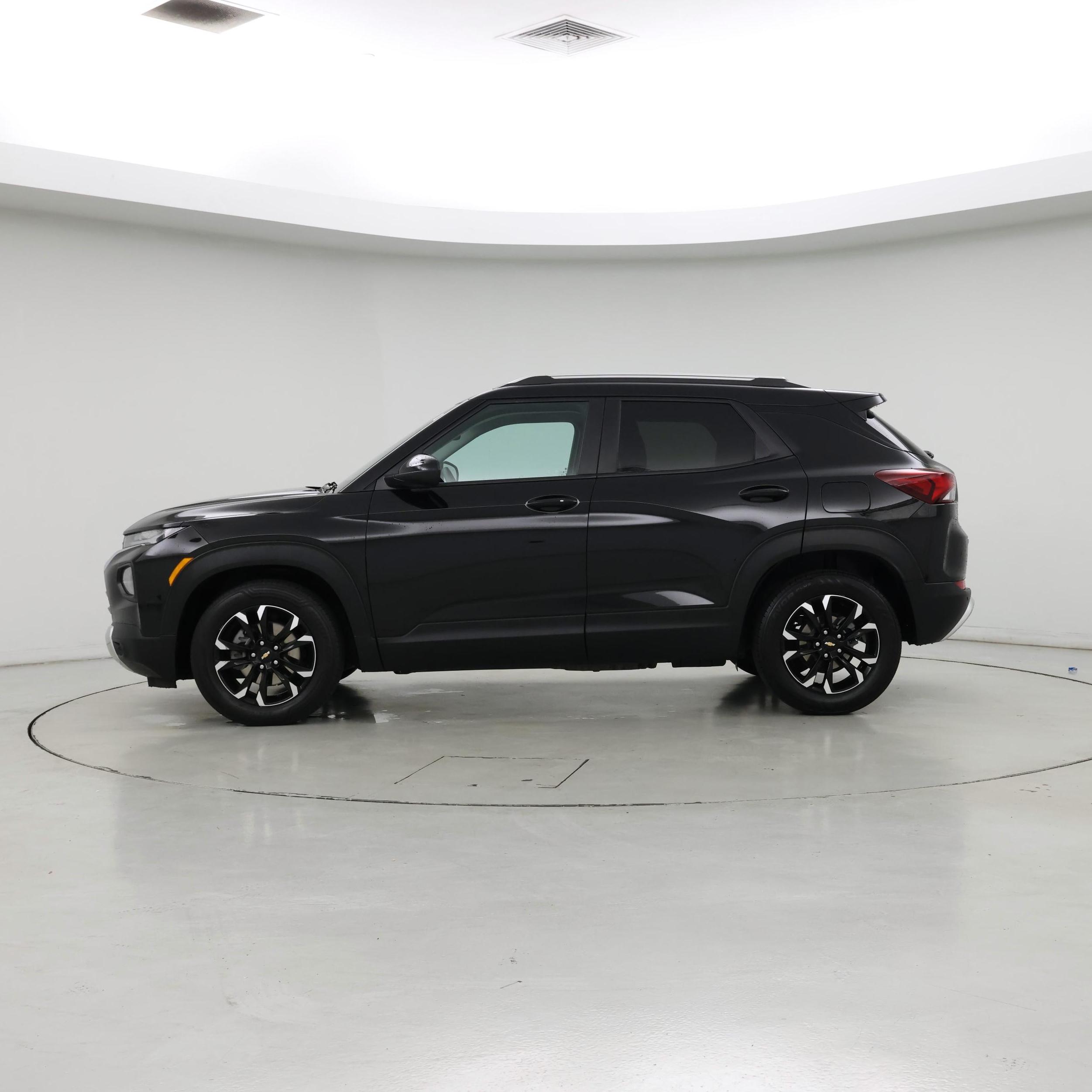 Thumbnail: 2023 Chevrolet TrailBlazer - 3